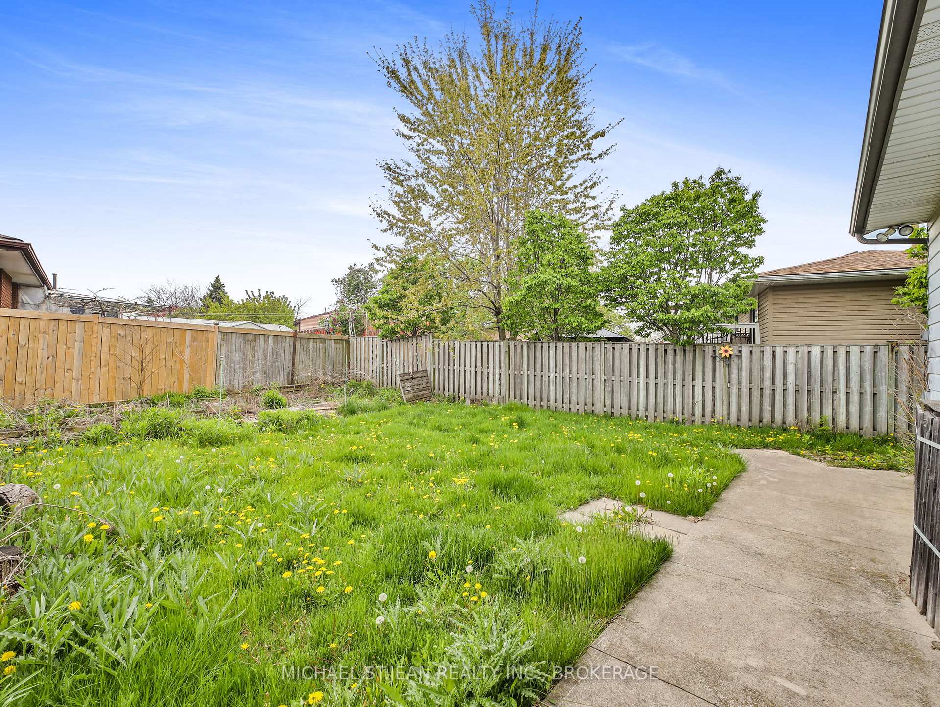 Photo 26 of 96 Carson Drive, Hamilton, Lisgar — HOMEH