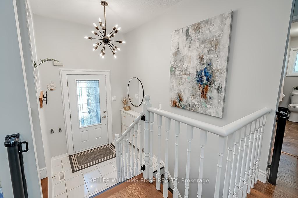 Photo 3 of 58 Laurendale Avenue, Hamilton, Waterdown — HOMEH