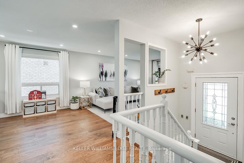 Photo 2 of 58 Laurendale Avenue, Hamilton, Waterdown — HOMEH