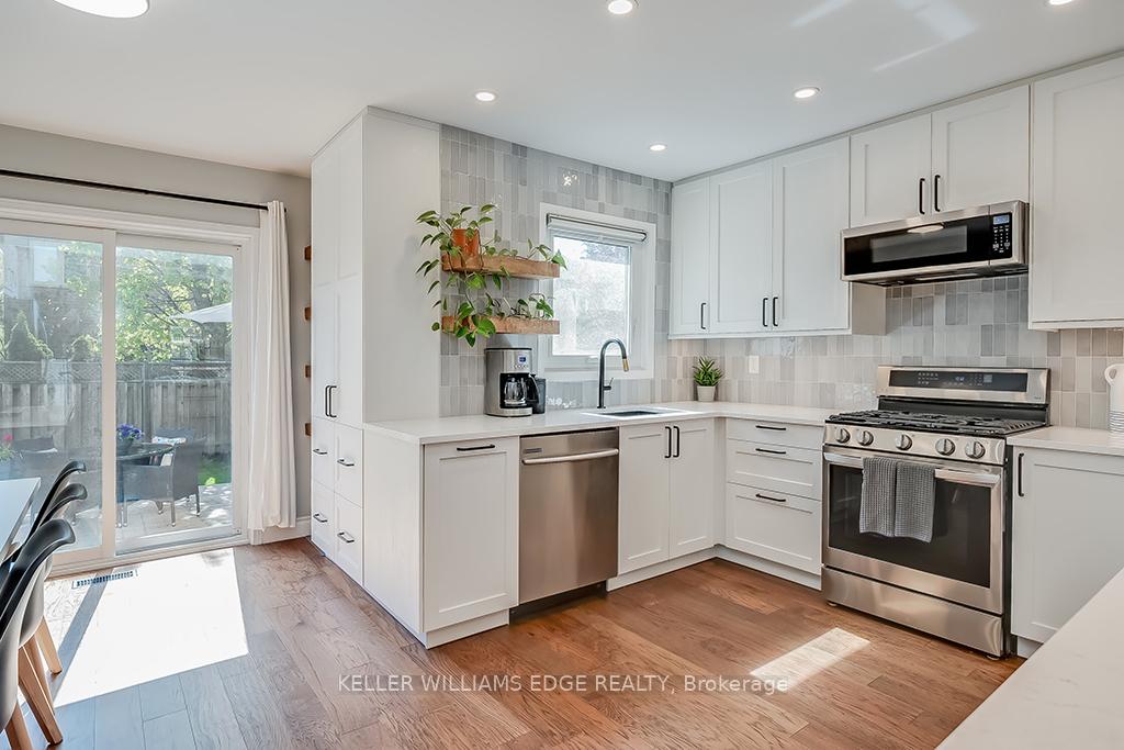 Photo 12 of 58 Laurendale Avenue, Hamilton, Waterdown — HOMEH