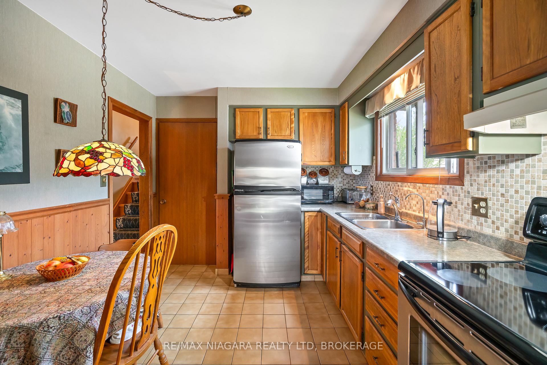 Photo 10 of 9 Shoreline Drive, St. Catharines, Lakeshore — HOMEH