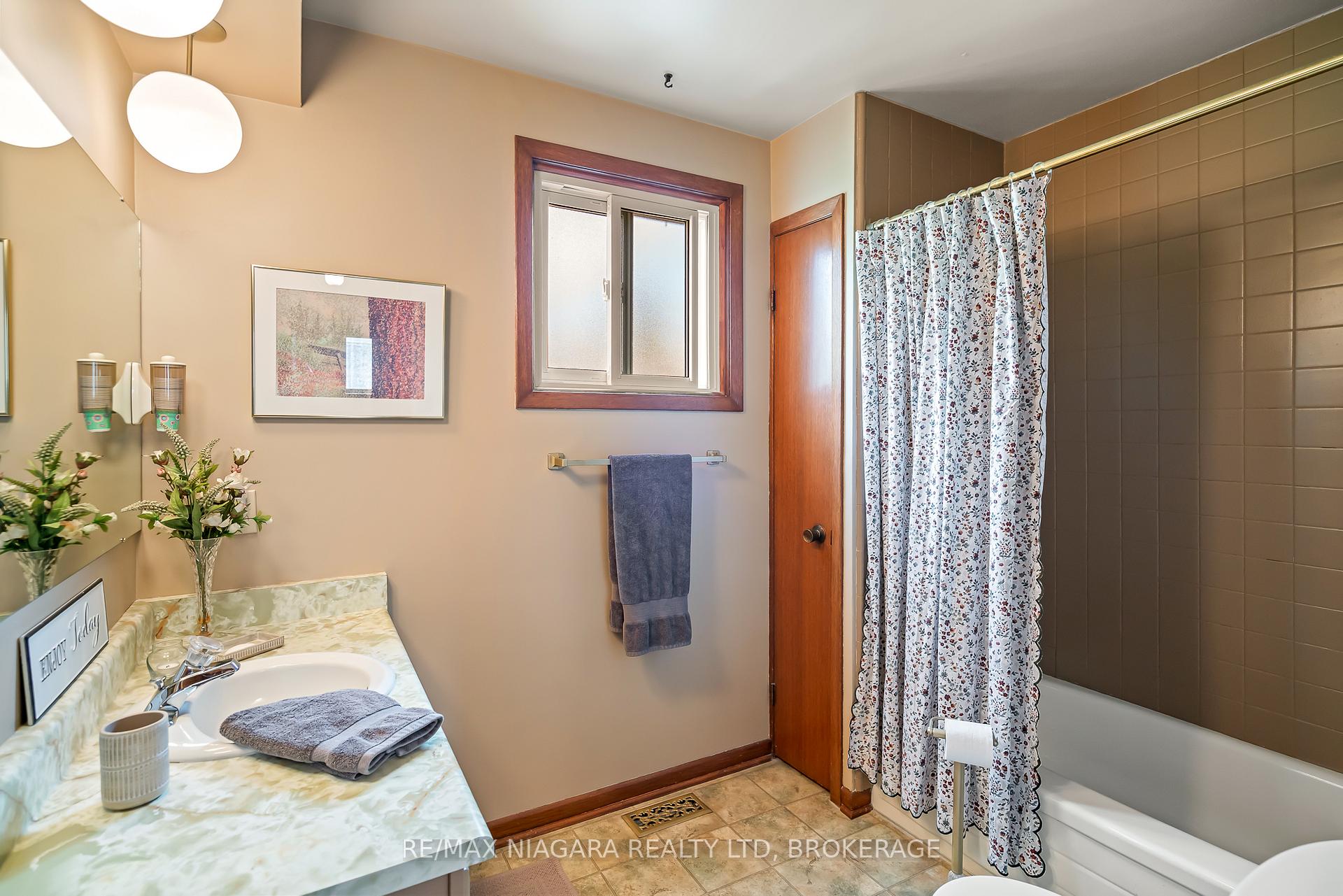 Photo 22 of 9 Shoreline Drive, St. Catharines, Lakeshore — HOMEH