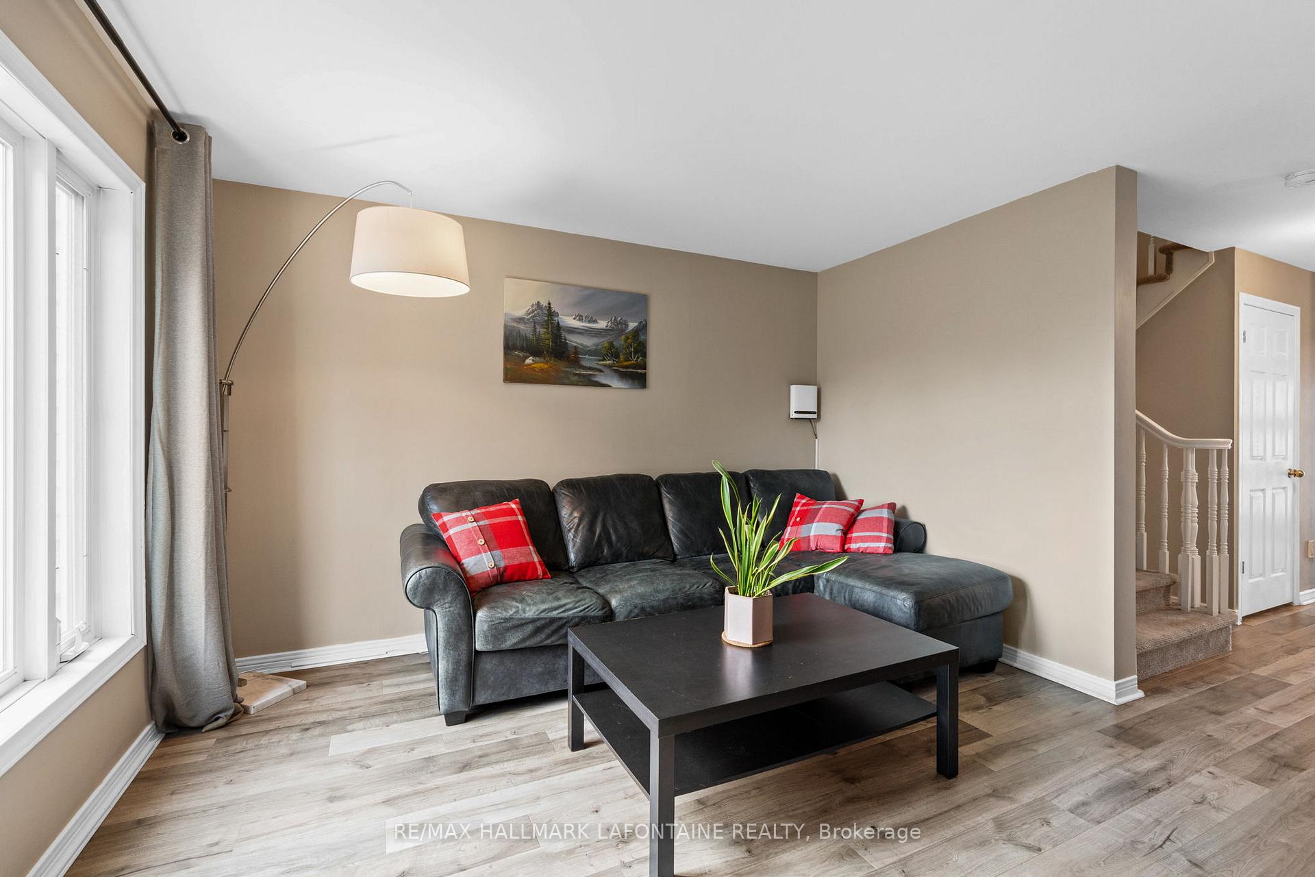 Photo 12 of 23 Kathleen Crescent, Ottawa, Stittsville (Central) — HOMEH