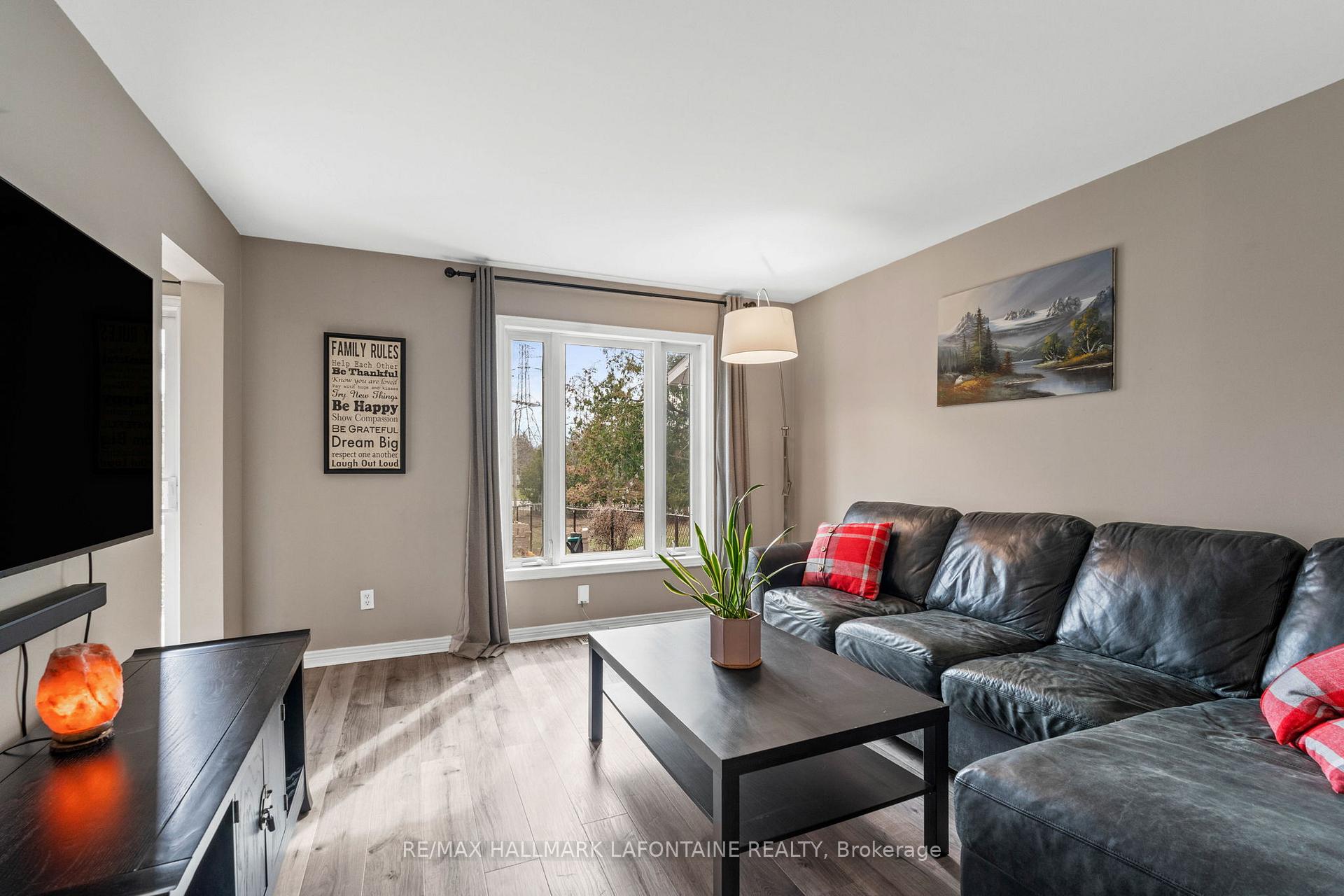 Photo 6 of 23 Kathleen Crescent, Ottawa, Stittsville (Central) — HOMEH