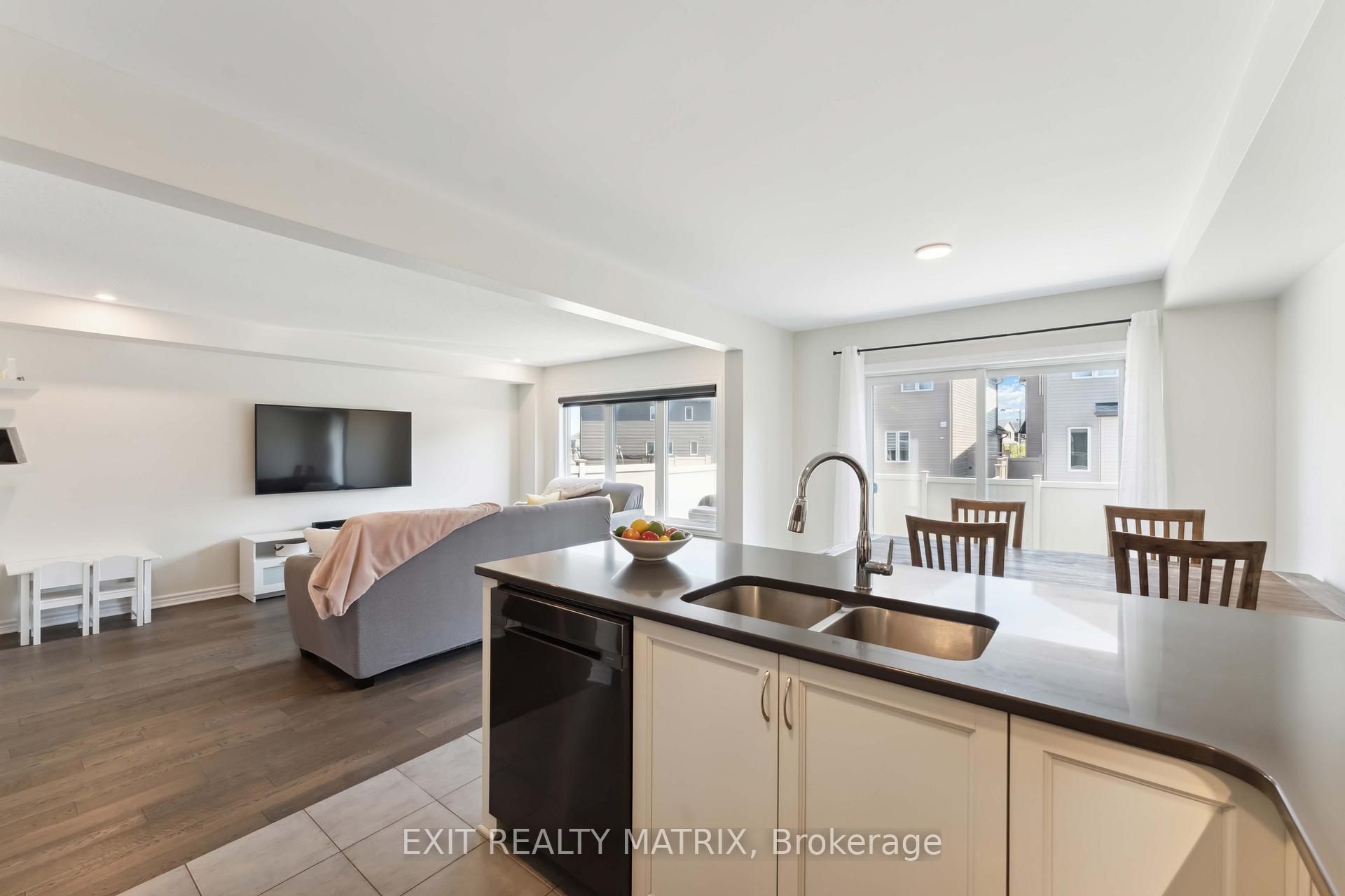 Photo 7 of 692 Decoeur Drive, Ottawa, Avalon West — HOMEH