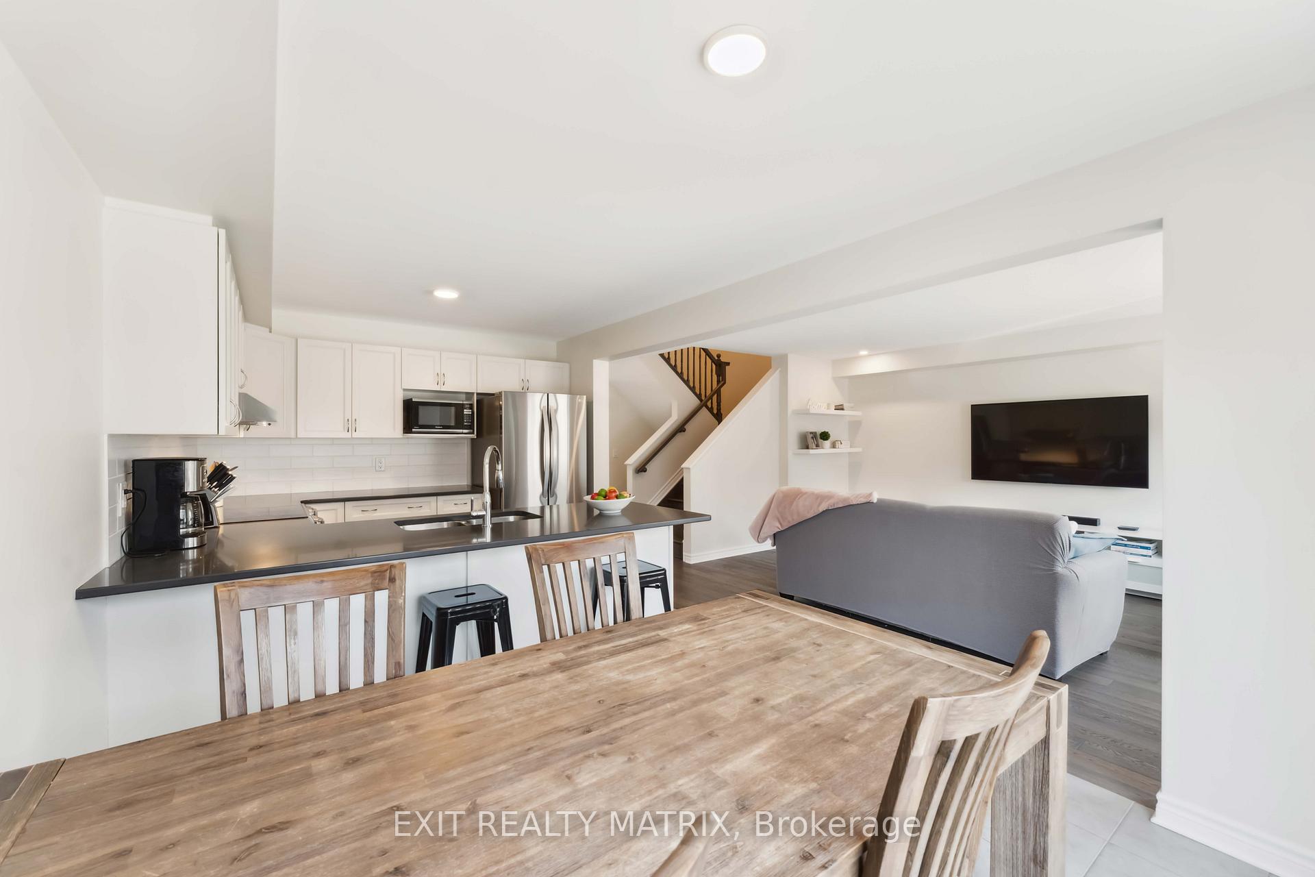 Photo 20 of 692 Decoeur Drive, Ottawa, Avalon West — HOMEH