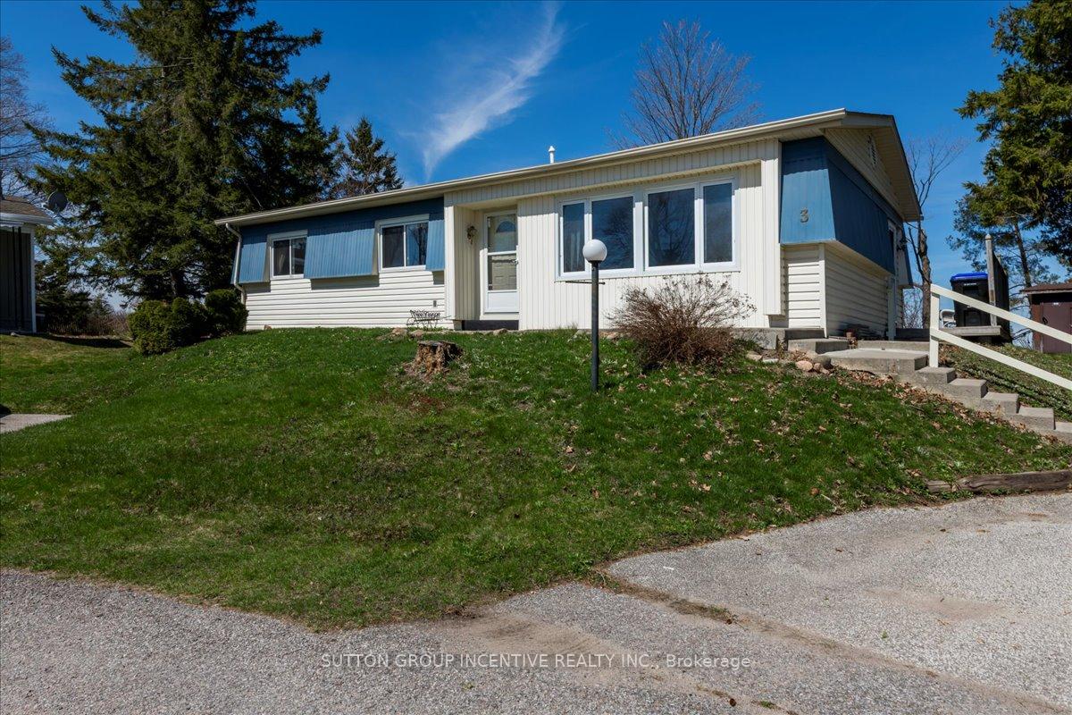 Photo 1 of 3 Aspen Court, Innisfil, Rural Innisfil — HOMEH