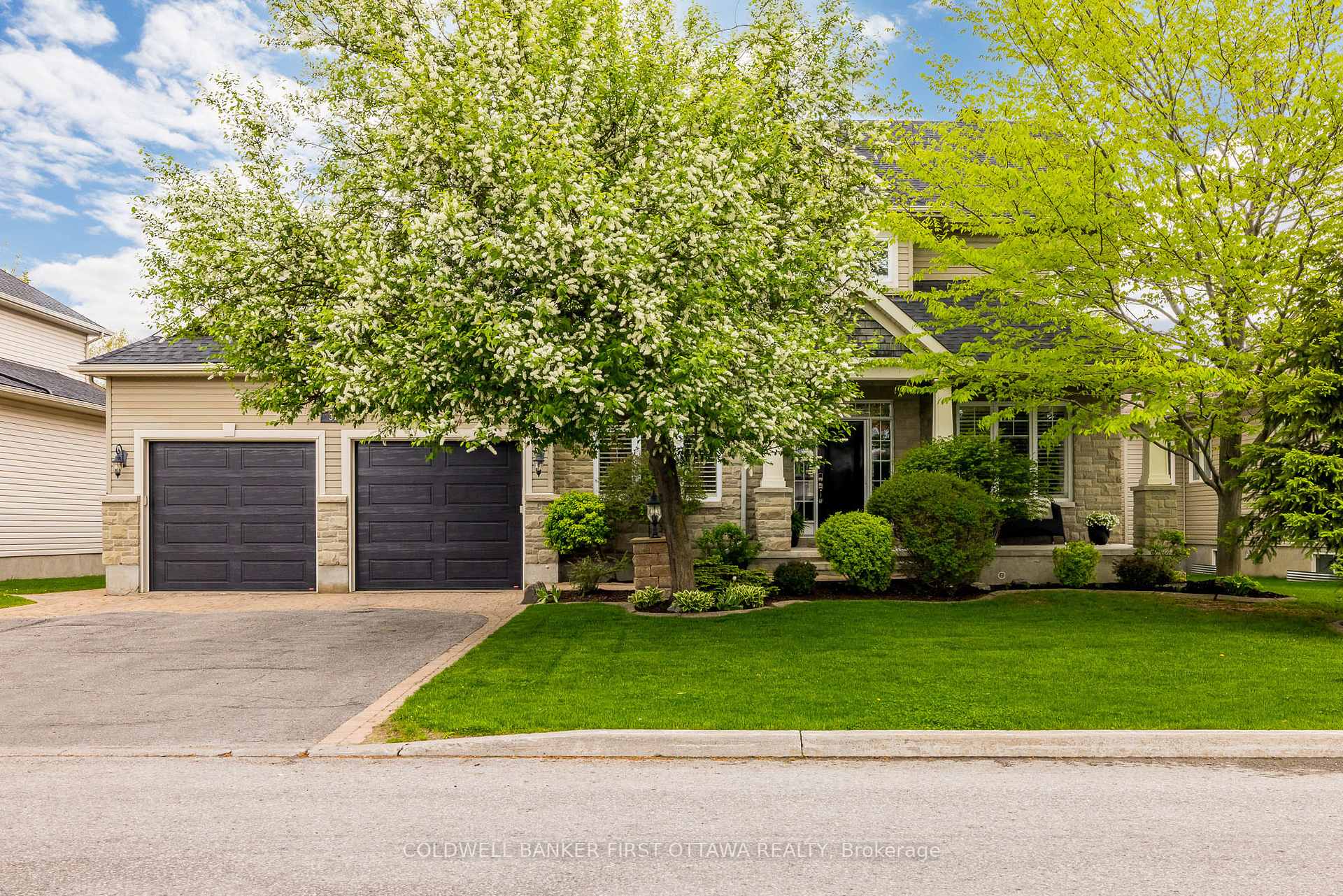 Photo 1 of 31 Baywood Drive, Ottawa, Stittsville (South) — HOMEH