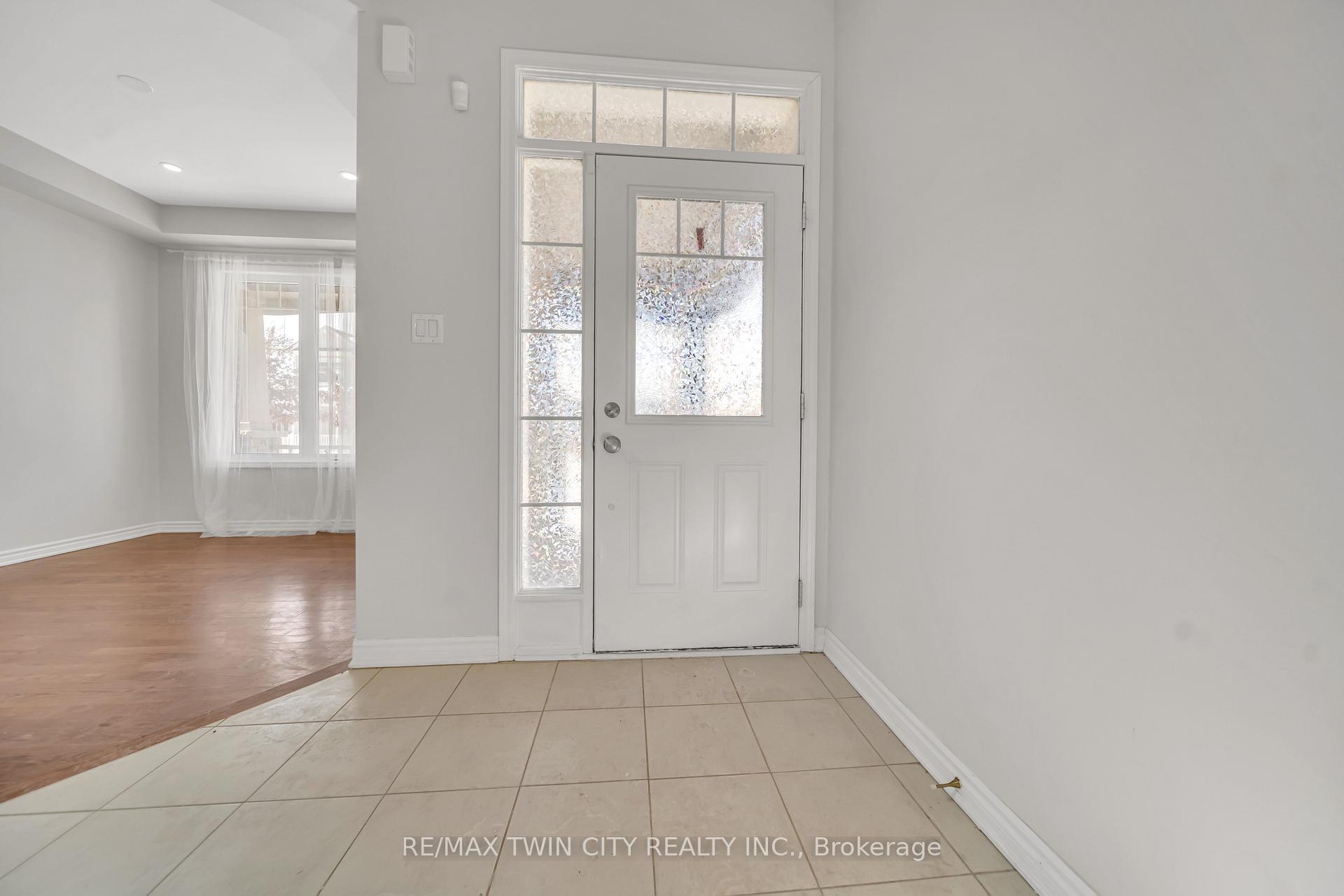 Photo 10 of 252 Shady Glen Crescent, Kitchener, Rosenburg — HOMEH