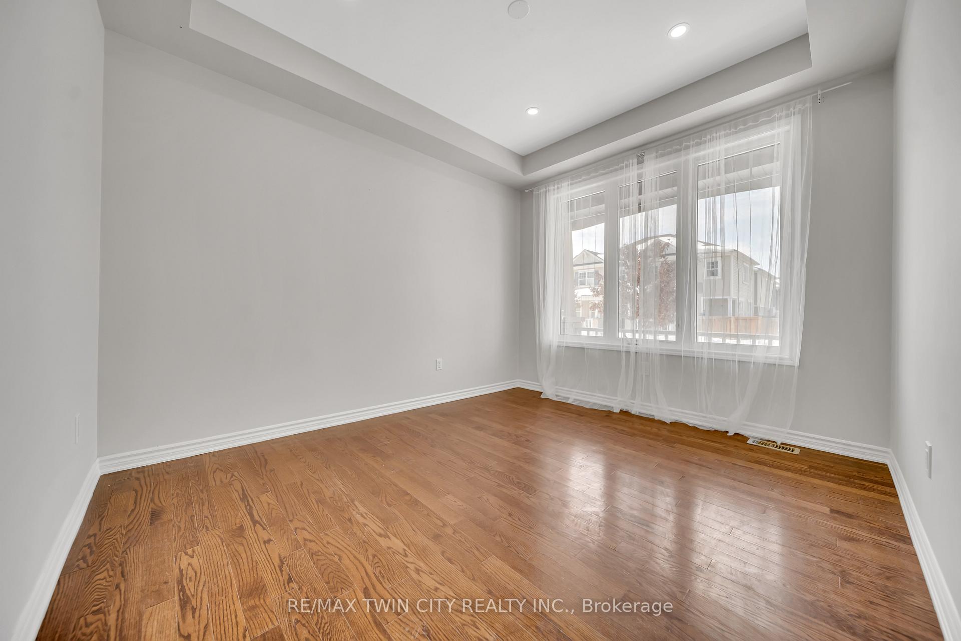 Photo 15 of 252 Shady Glen Crescent, Kitchener, Rosenburg — HOMEH