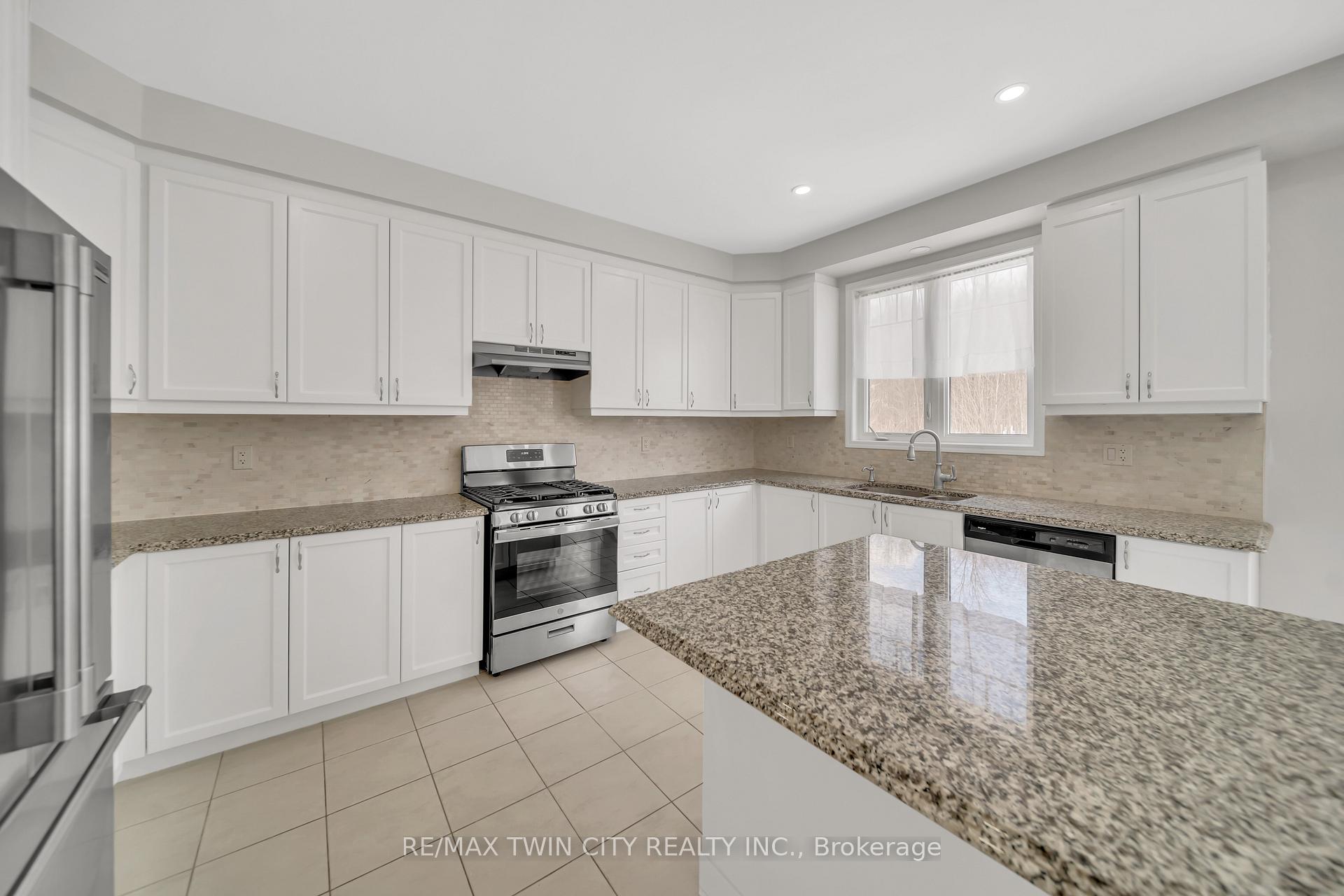 Photo 7 of 252 Shady Glen Crescent, Kitchener, Rosenburg — HOMEH