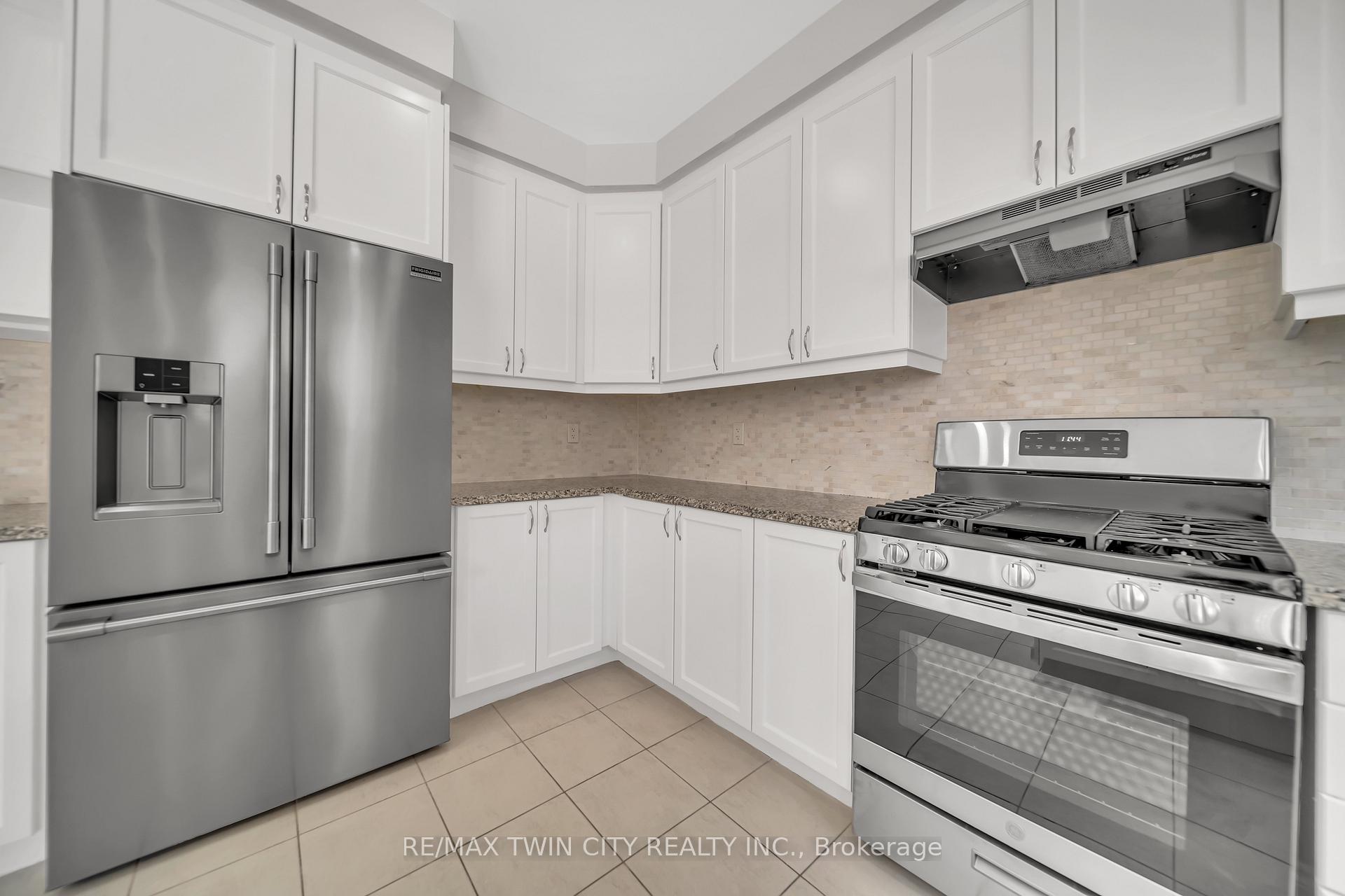 Photo 6 of 252 Shady Glen Crescent, Kitchener, Rosenburg — HOMEH