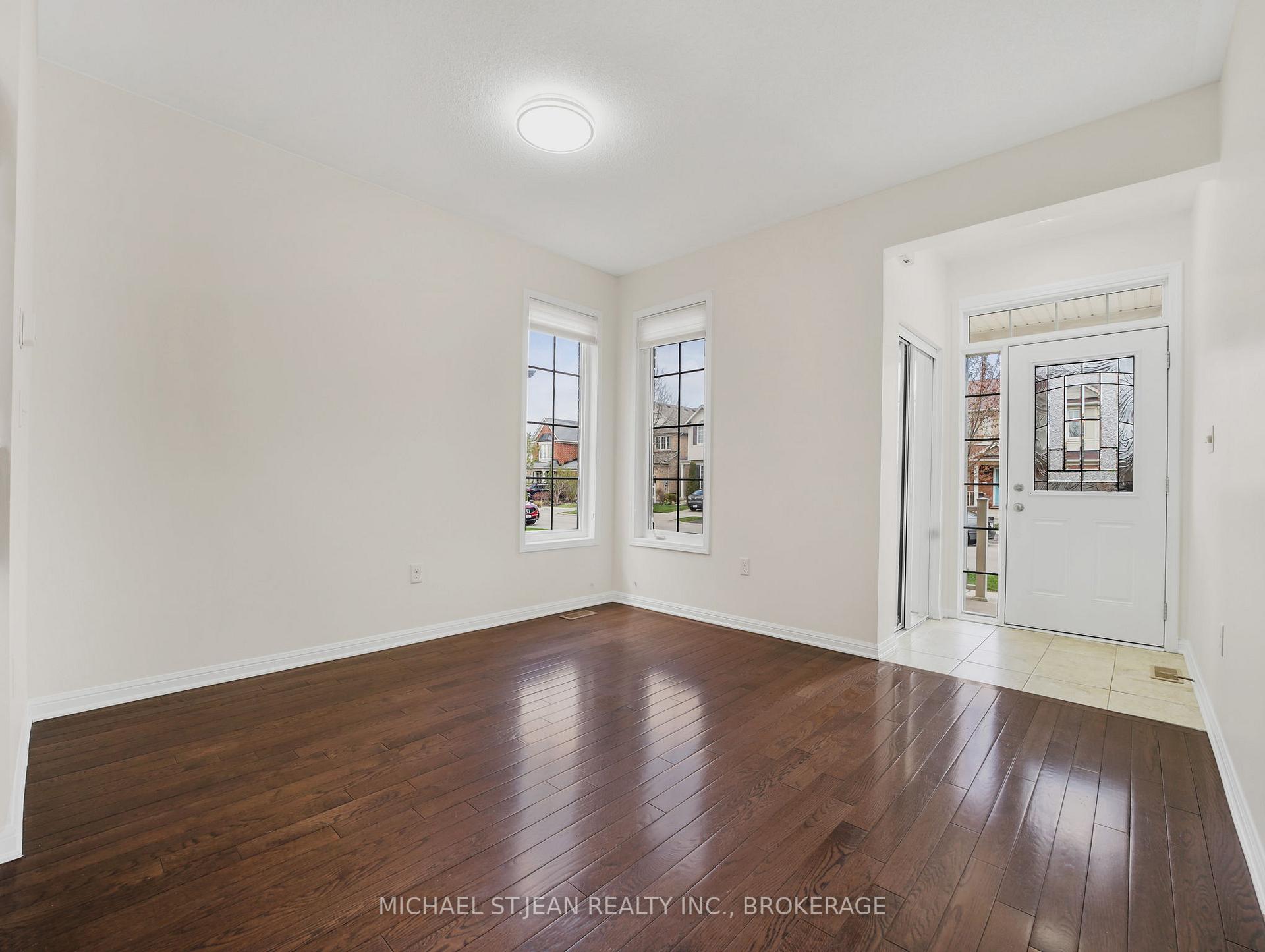 Photo 2 of 115 Emick Drive, Hamilton, Ancaster — HOMEH