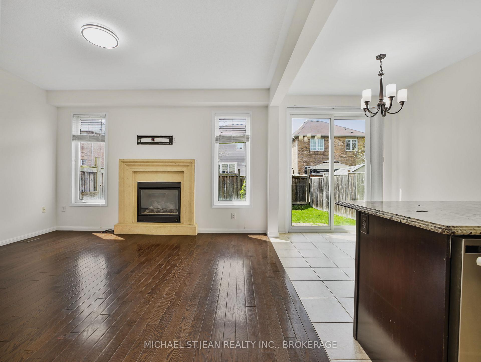 Photo 4 of 115 Emick Drive, Hamilton, Ancaster — HOMEH