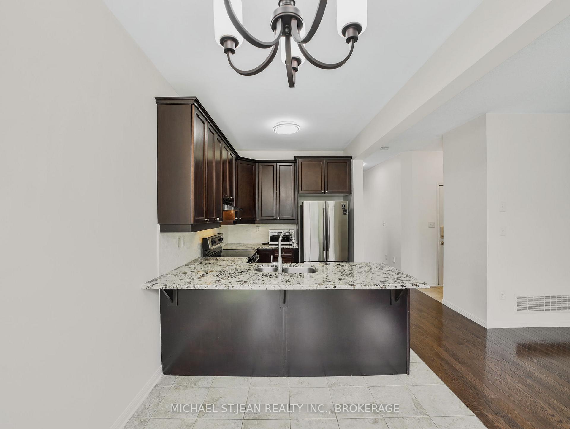 Photo 5 of 115 Emick Drive, Hamilton, Ancaster — HOMEH