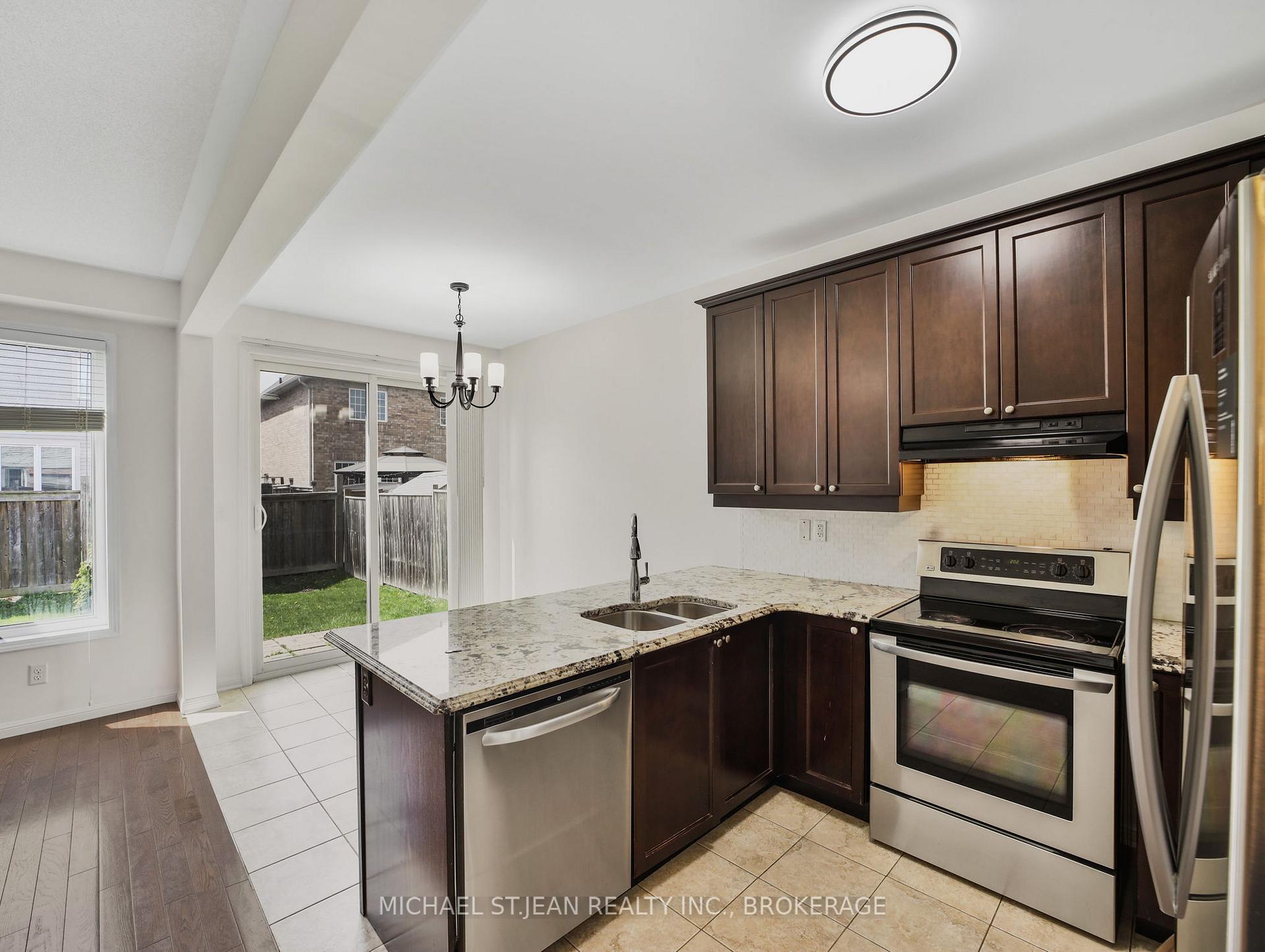 Photo 6 of 115 Emick Drive, Hamilton, Ancaster — HOMEH