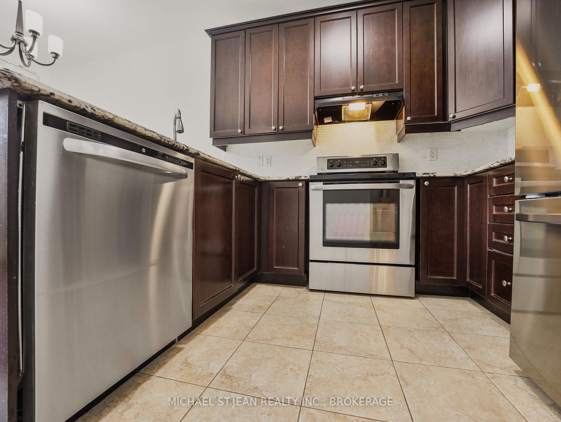 Photo 33 of 115 Emick Drive, Hamilton, Ancaster — HOMEH