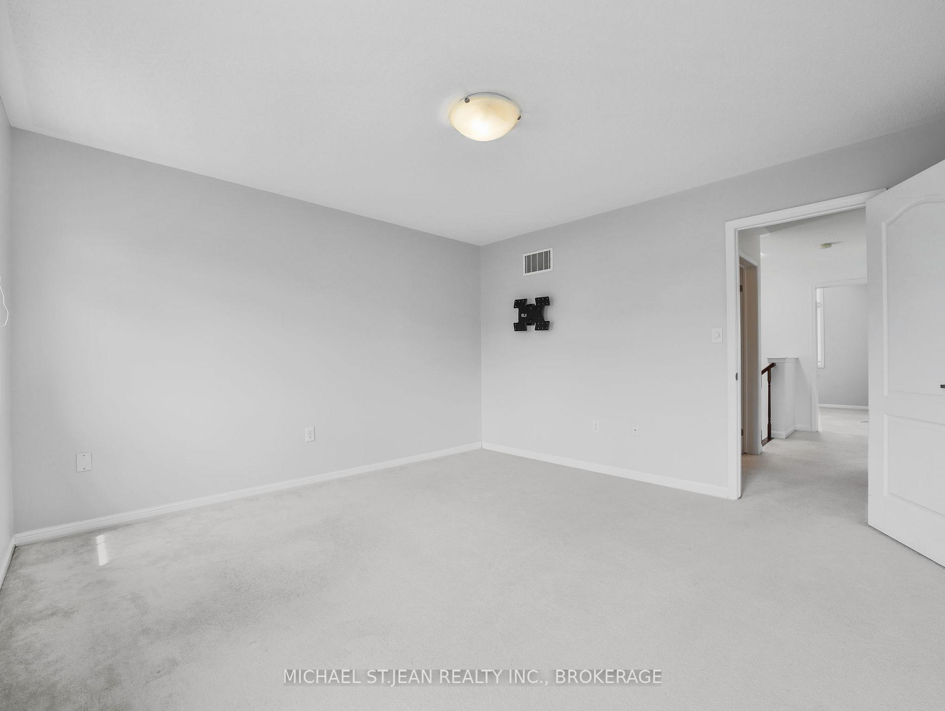 Photo 8 of 115 Emick Drive, Hamilton, Ancaster — HOMEH