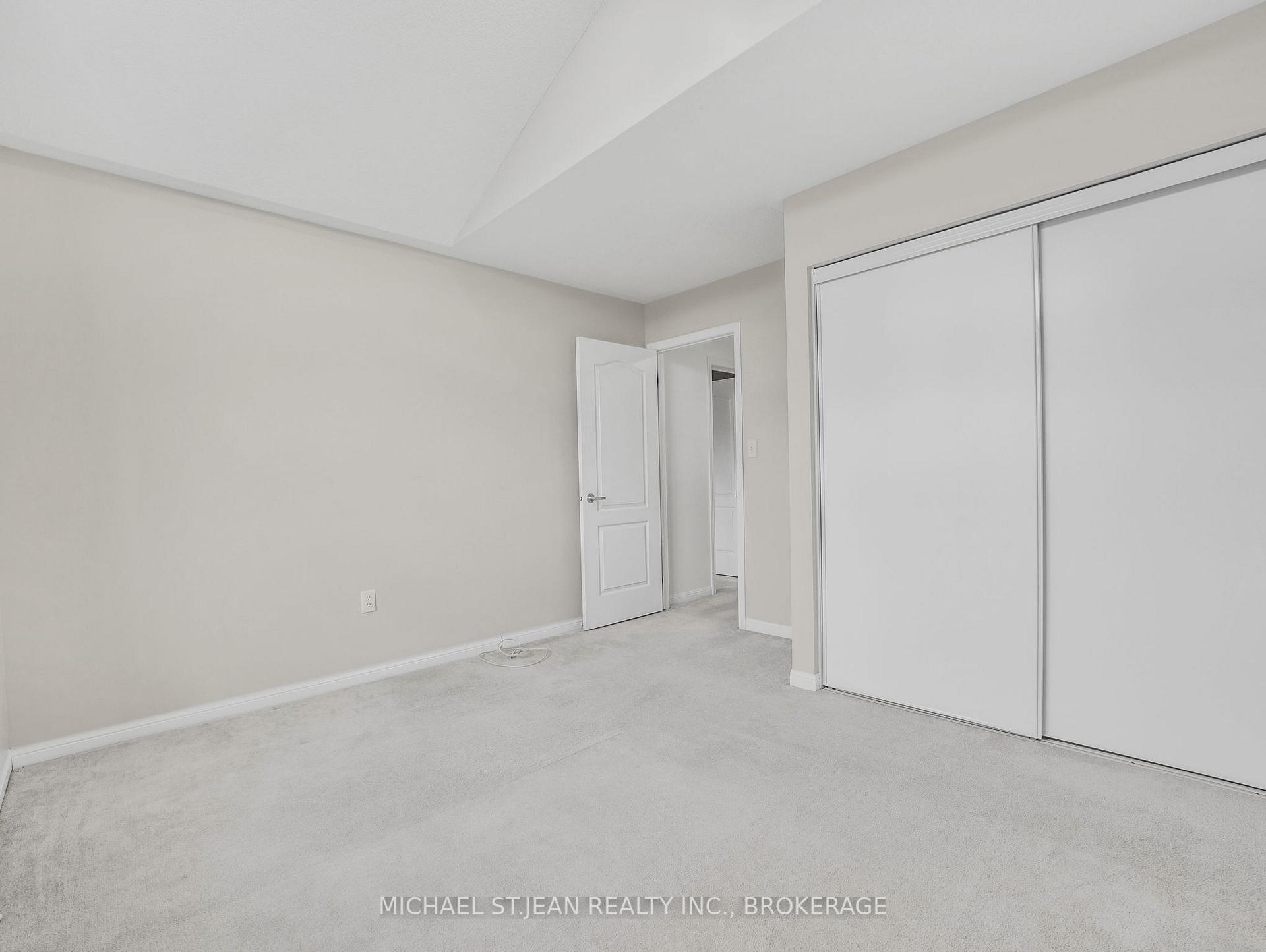 Photo 19 of 115 Emick Drive, Hamilton, Ancaster — HOMEH