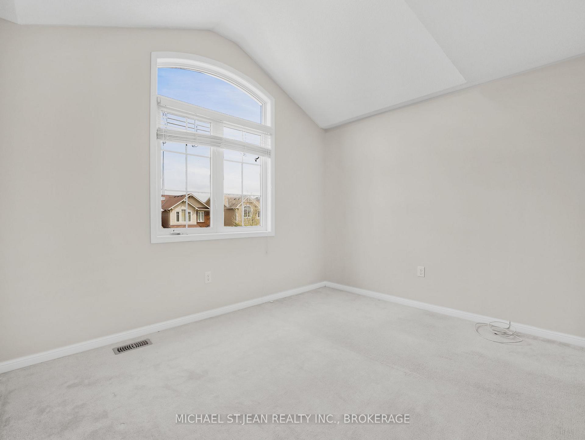 Photo 37 of 115 Emick Drive, Hamilton, Ancaster — HOMEH