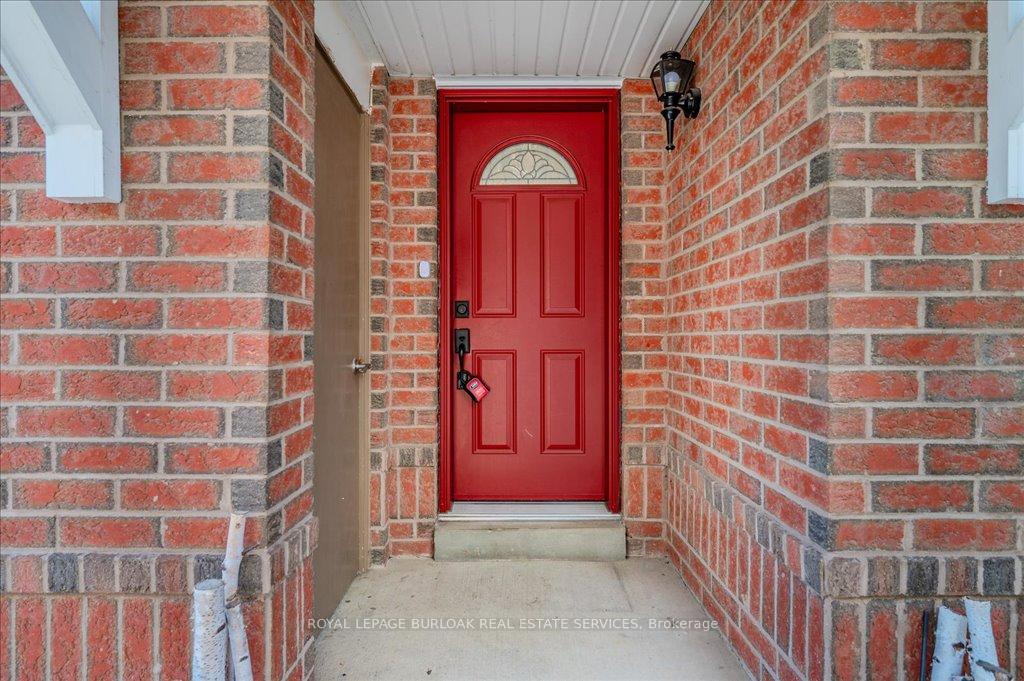 Photo 2 of 67 Harnesworth Crescent, Hamilton, Waterdown — HOMEH