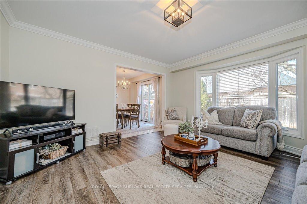 Photo 3 of 67 Harnesworth Crescent, Hamilton, Waterdown — HOMEH