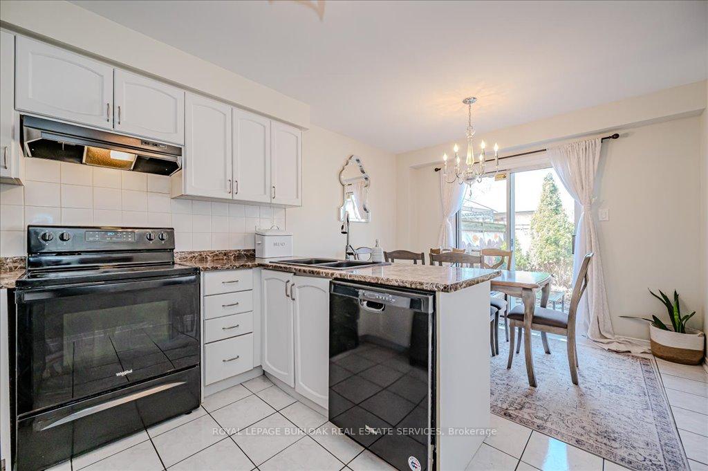 Photo 5 of 67 Harnesworth Crescent, Hamilton, Waterdown — HOMEH