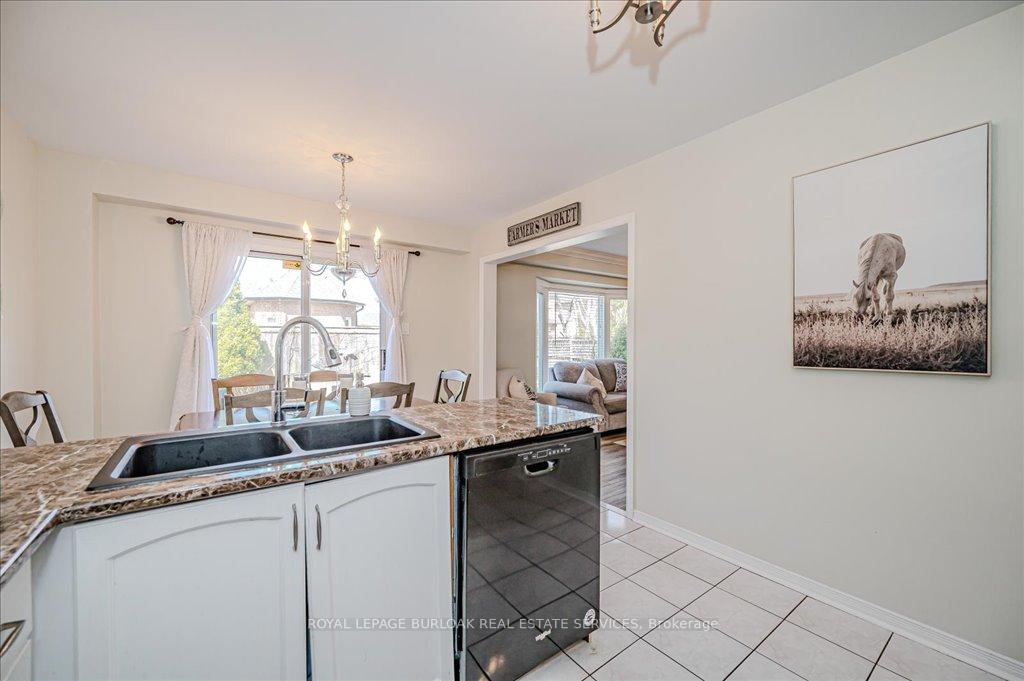 Photo 8 of 67 Harnesworth Crescent, Hamilton, Waterdown — HOMEH