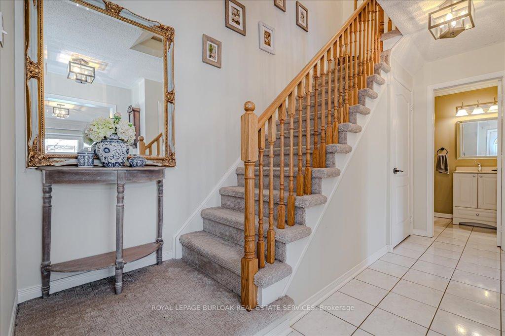 Photo 9 of 67 Harnesworth Crescent, Hamilton, Waterdown — HOMEH