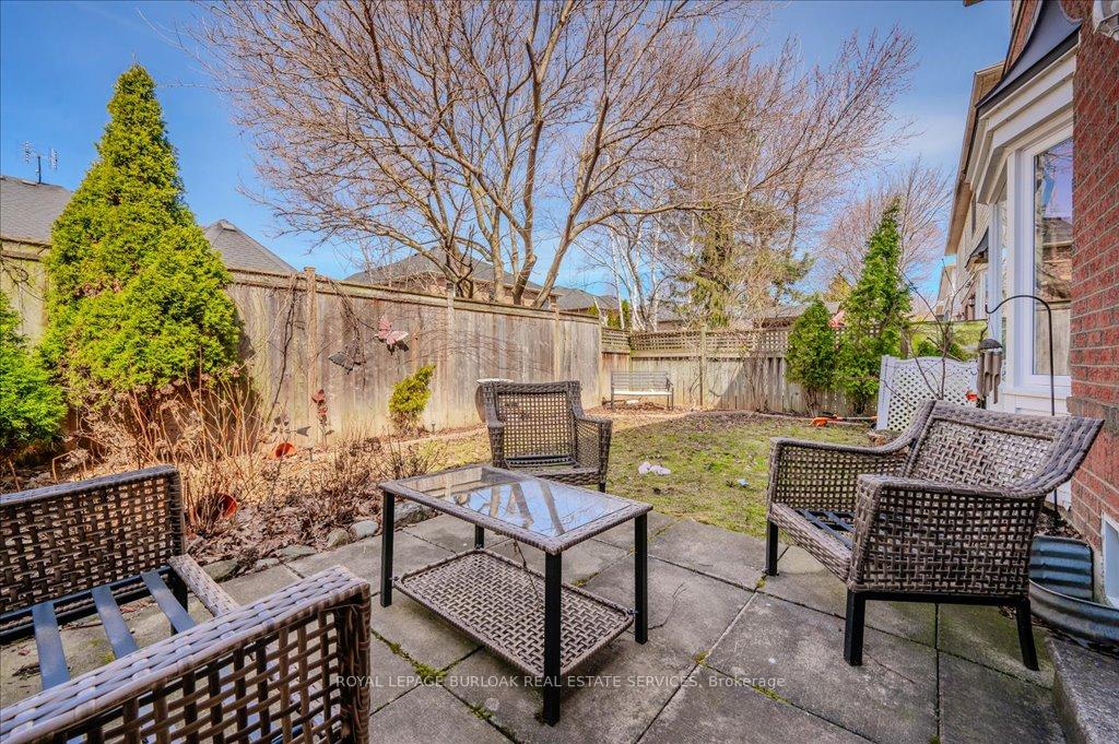 Photo 24 of 67 Harnesworth Crescent, Hamilton, Waterdown — HOMEH