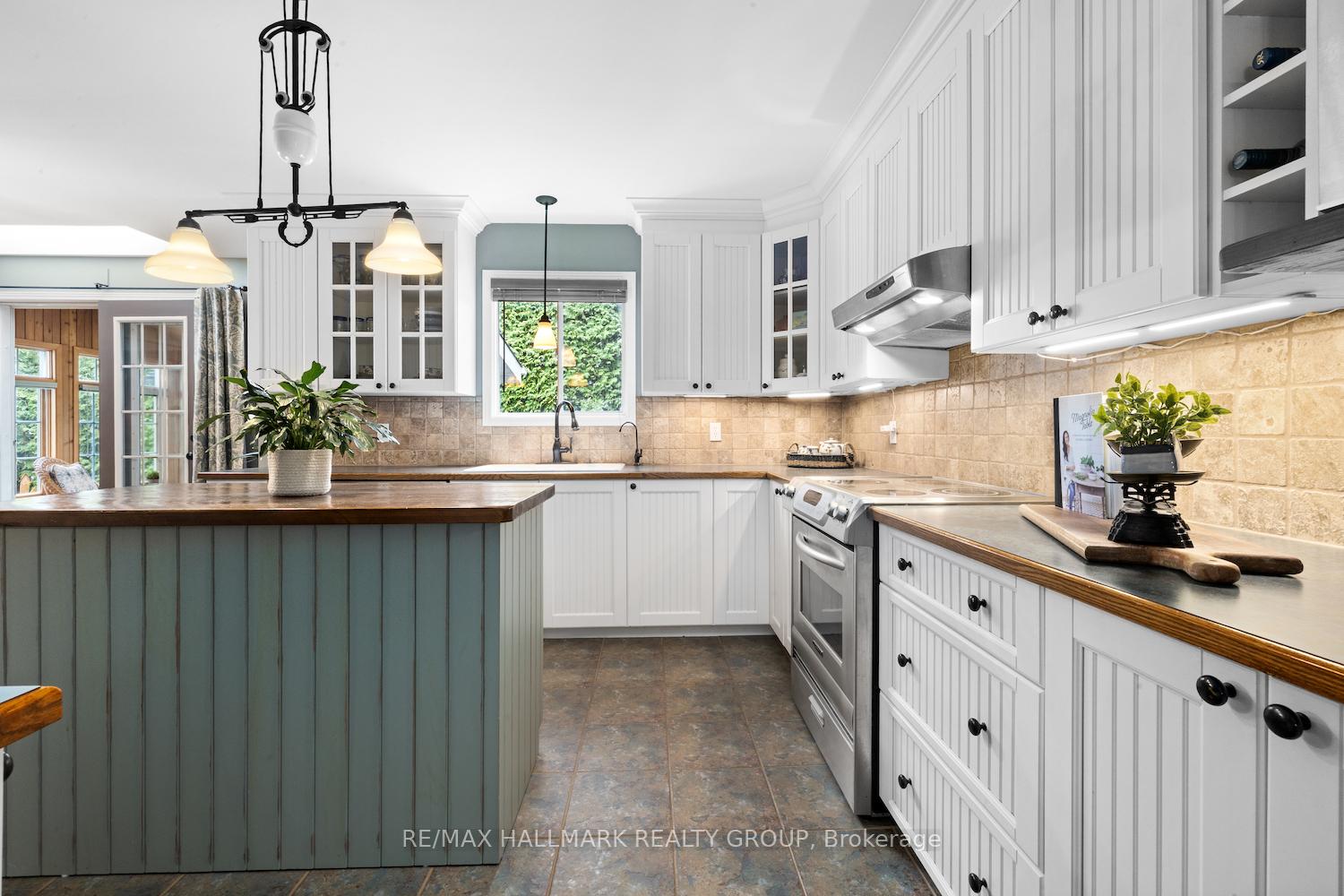 Photo 4 of 1 Crantham Crescent, Ottawa, Stittsville (Central) — HOMEH