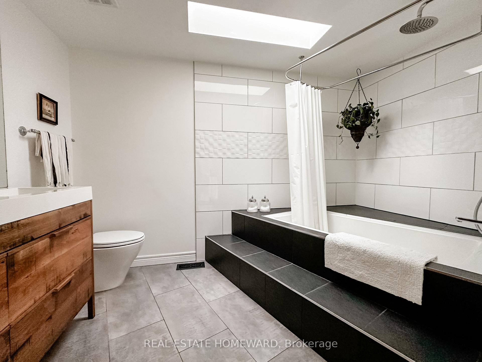 Photo 8 of 211 Hamilton Street, Toronto, South Riverdale — HOMEH