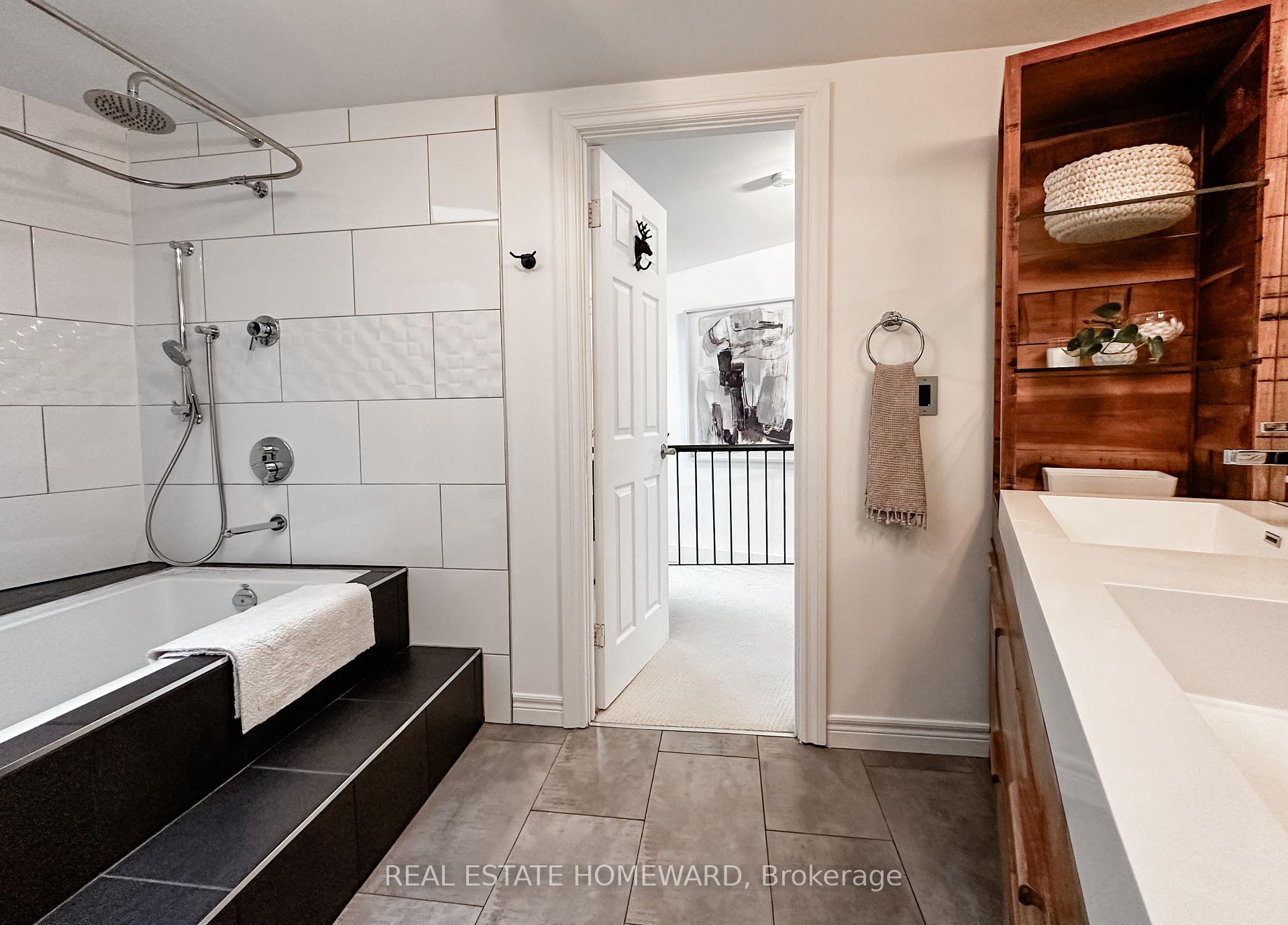 Photo 17 of 211 Hamilton Street, Toronto, South Riverdale — HOMEH