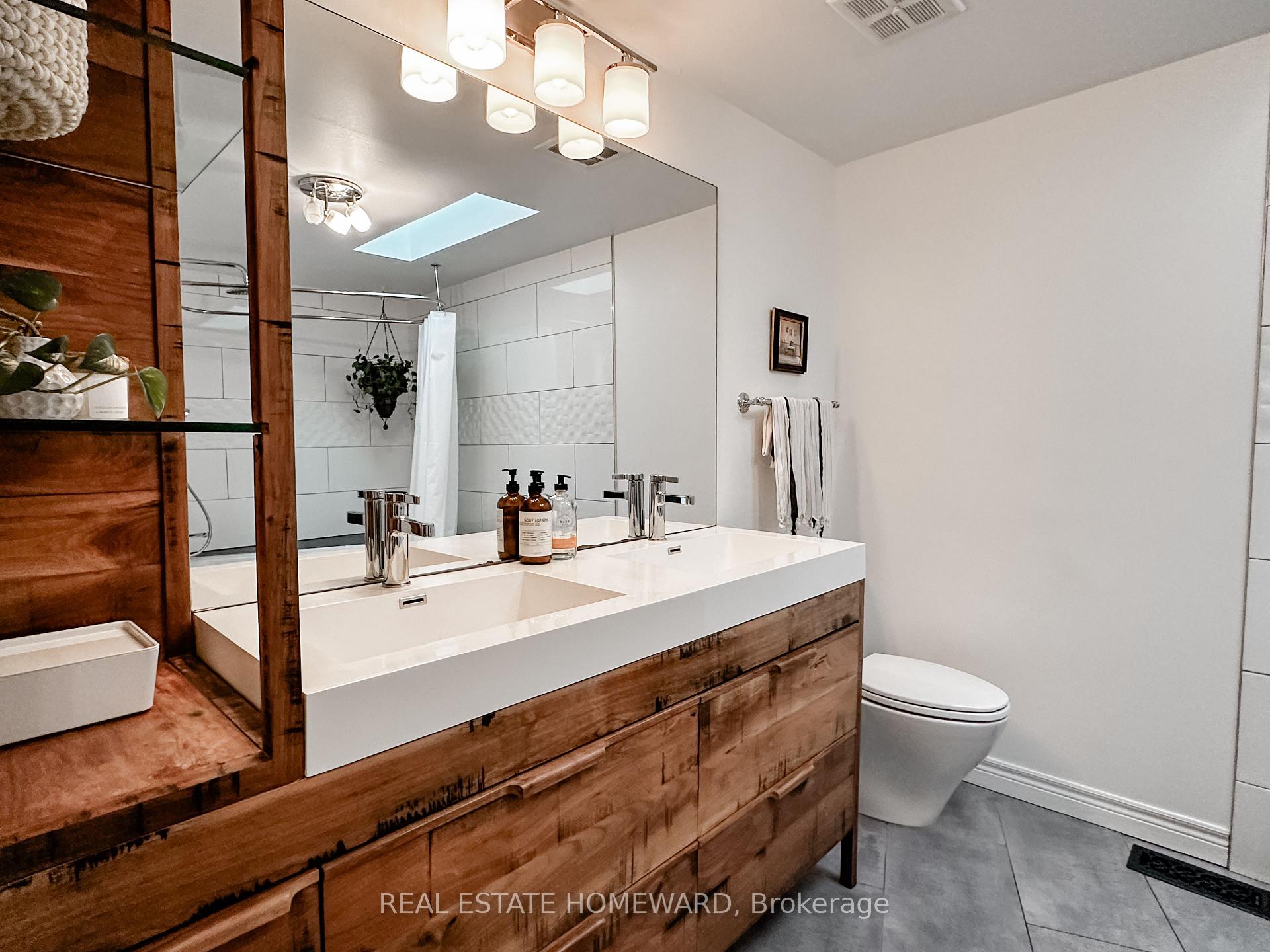 Photo 13 of 211 Hamilton Street, Toronto, South Riverdale — HOMEH