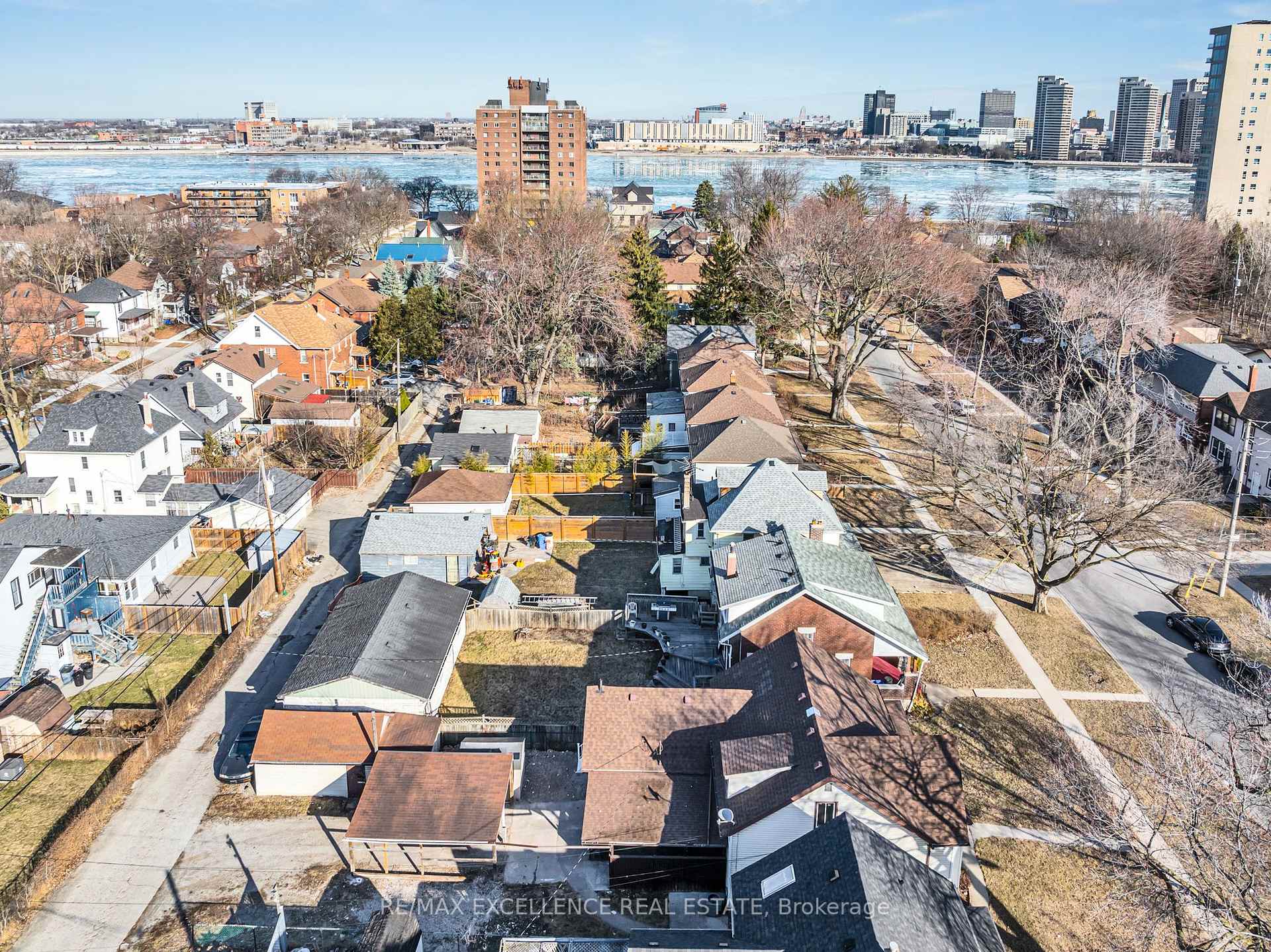 Photo 11 of 261 Cameron Avenue, Windsor — HOMEH