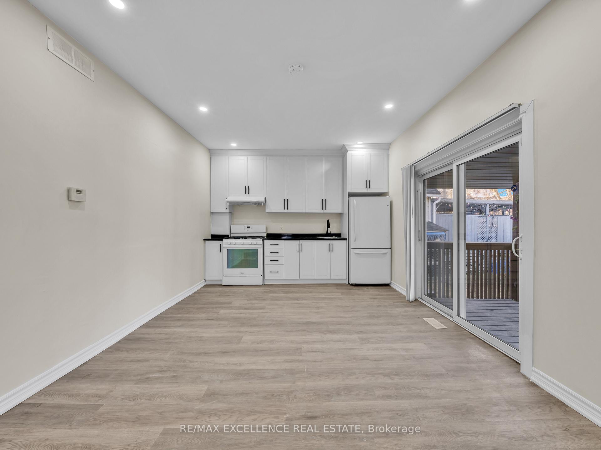 Photo 4 of 261 Cameron Avenue, Windsor — HOMEH