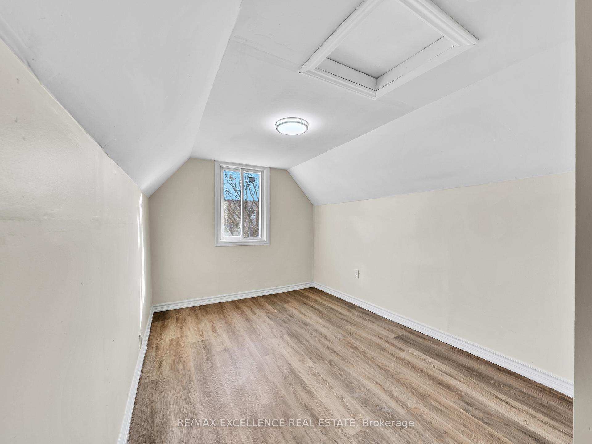 Photo 22 of 261 Cameron Avenue, Windsor — HOMEH