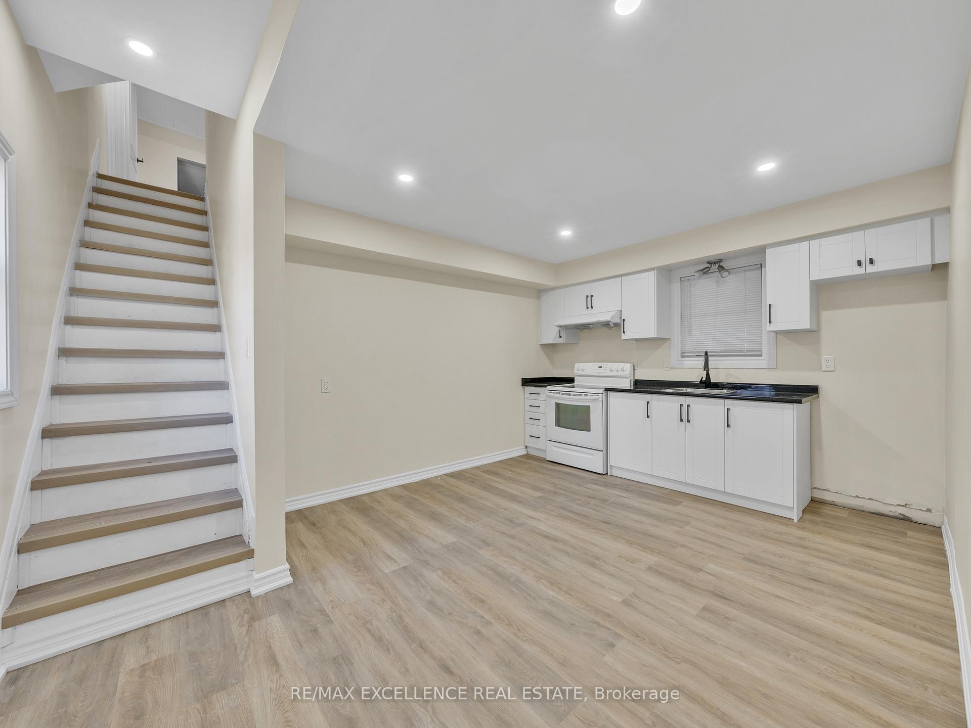 Photo 6 of 261 Cameron Avenue, Windsor — HOMEH