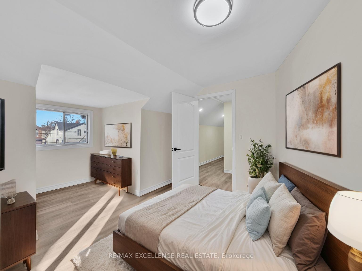 Photo 16 of 261 Cameron Avenue, Windsor — HOMEH