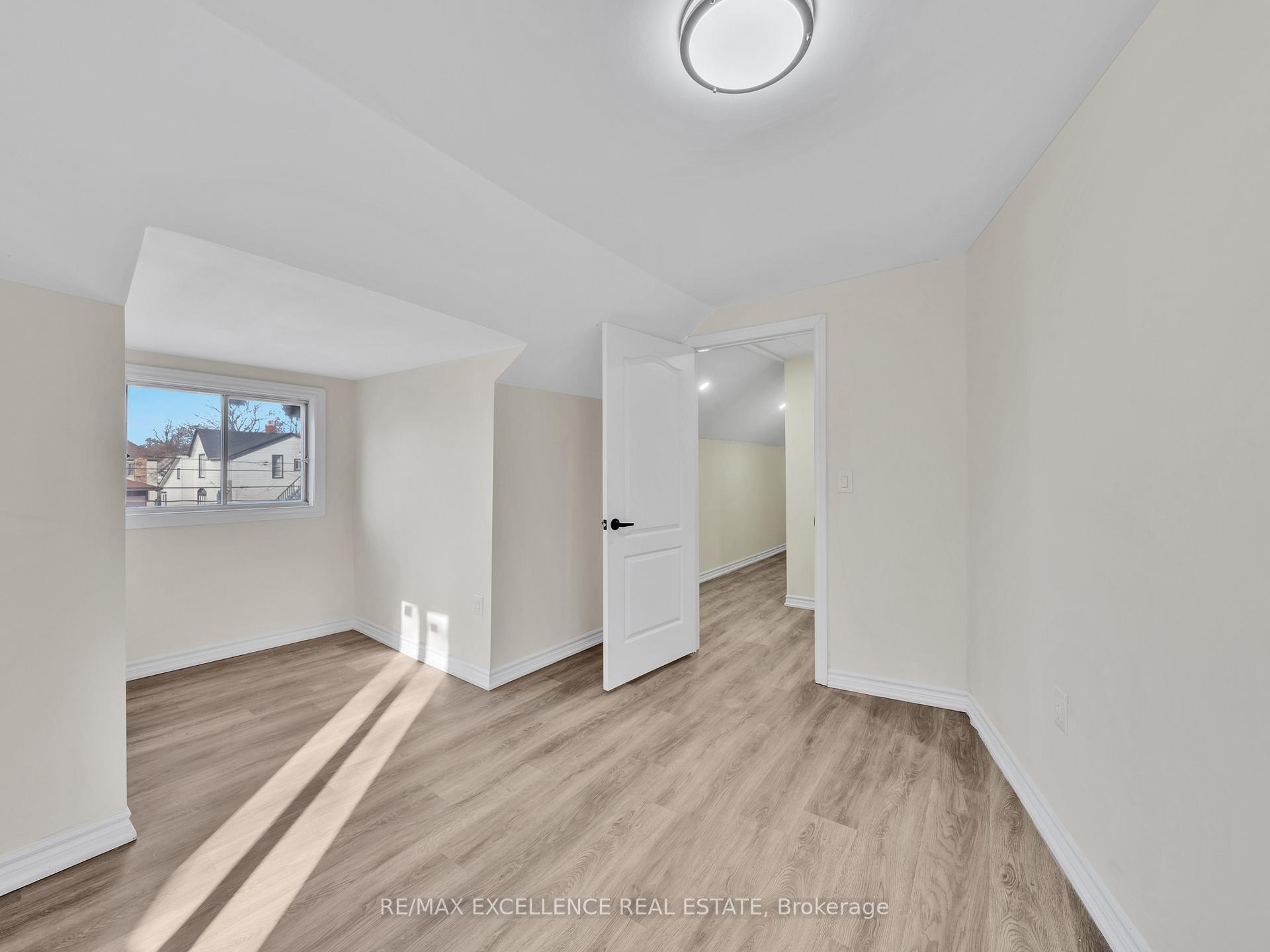 Photo 9 of 261 Cameron Avenue, Windsor — HOMEH