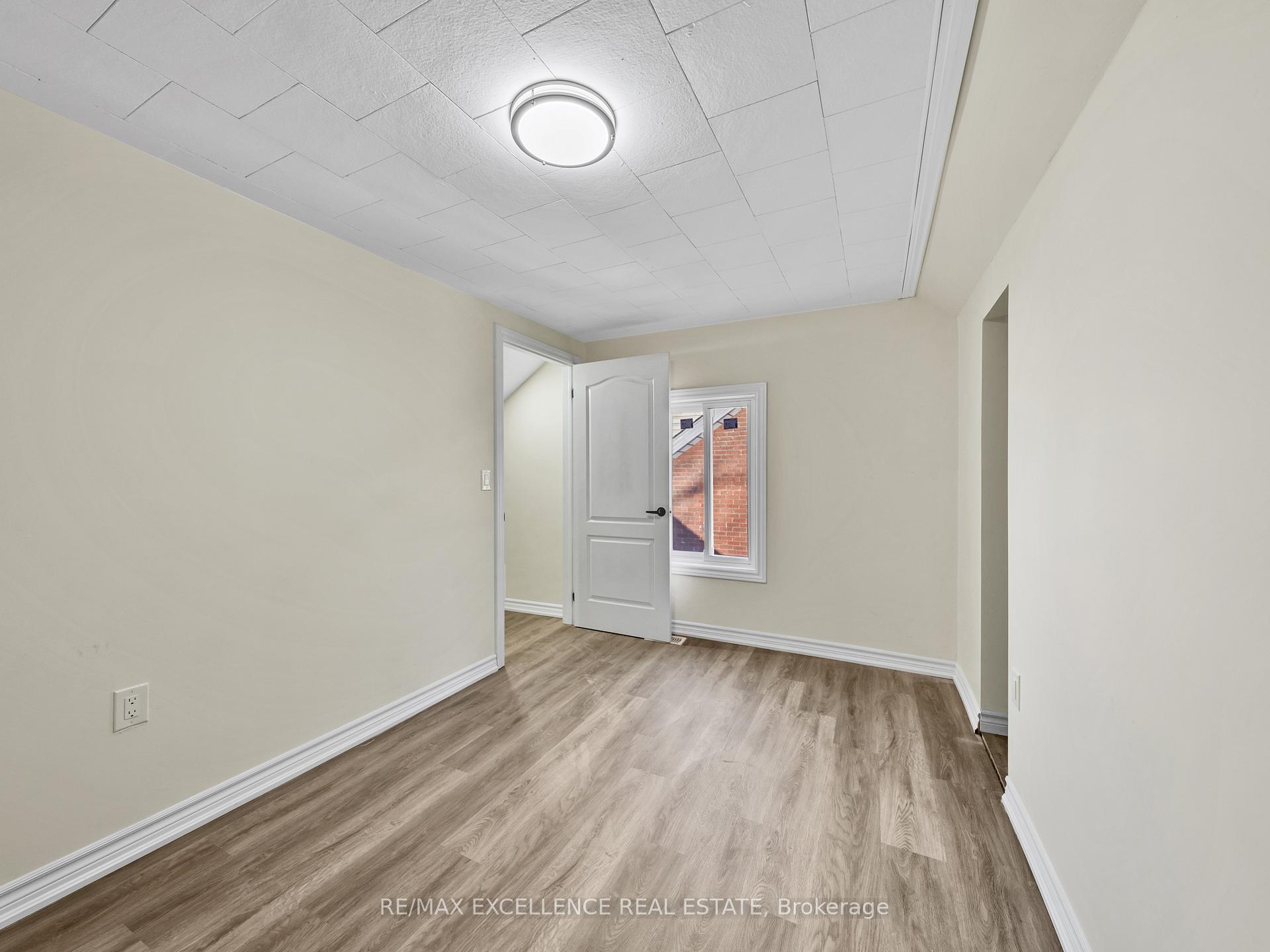 Photo 21 of 261 Cameron Avenue, Windsor — HOMEH