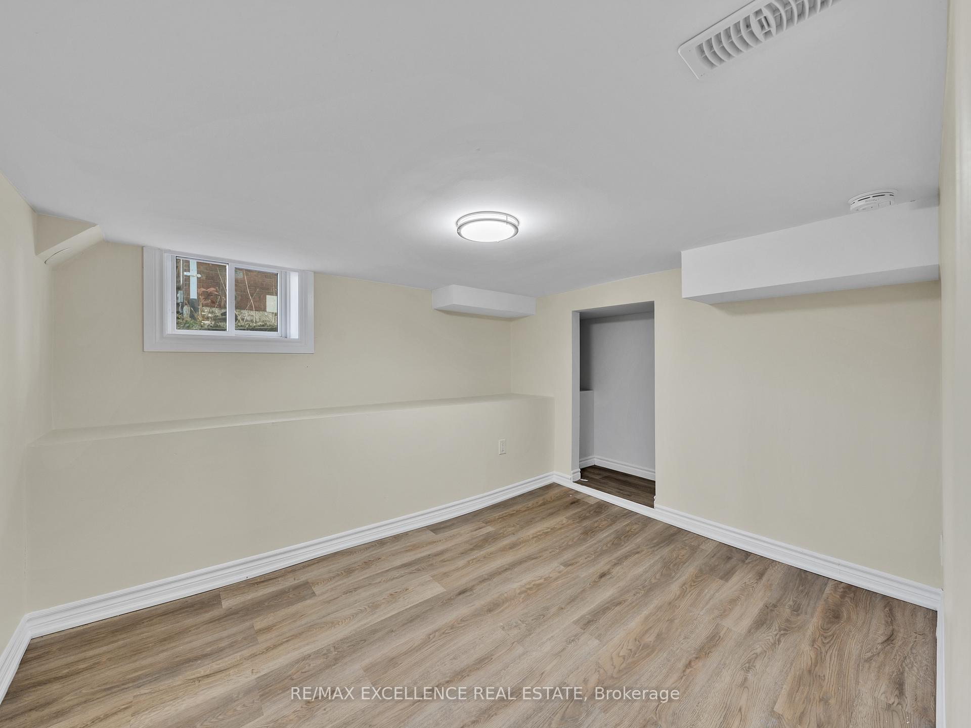 Photo 18 of 261 Cameron Avenue, Windsor — HOMEH