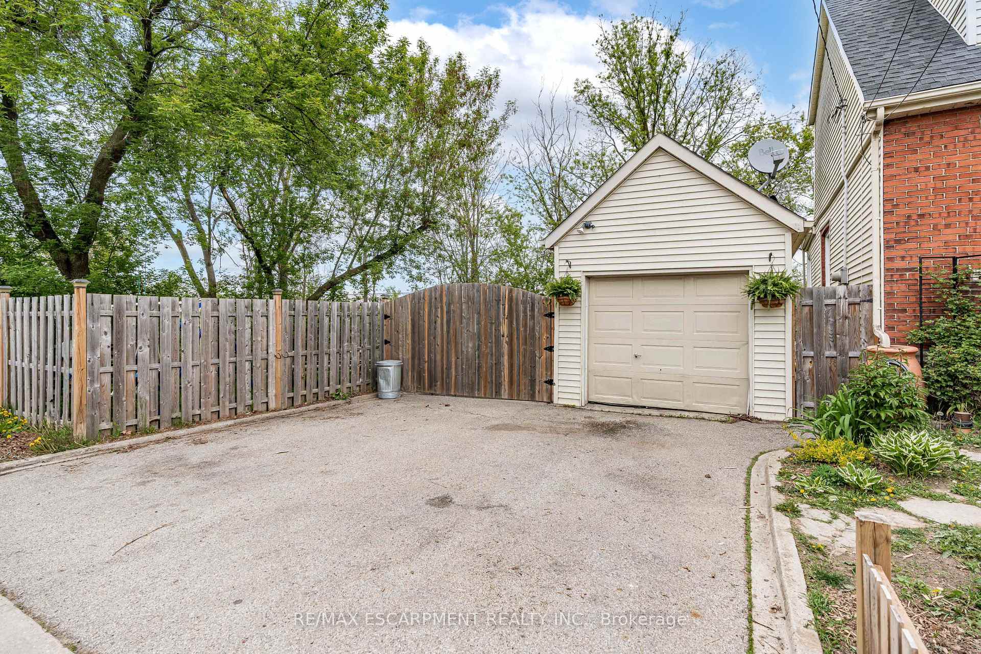 Photo 3 of 464 Herkimer Street, Hamilton, Kirkendall — HOMEH