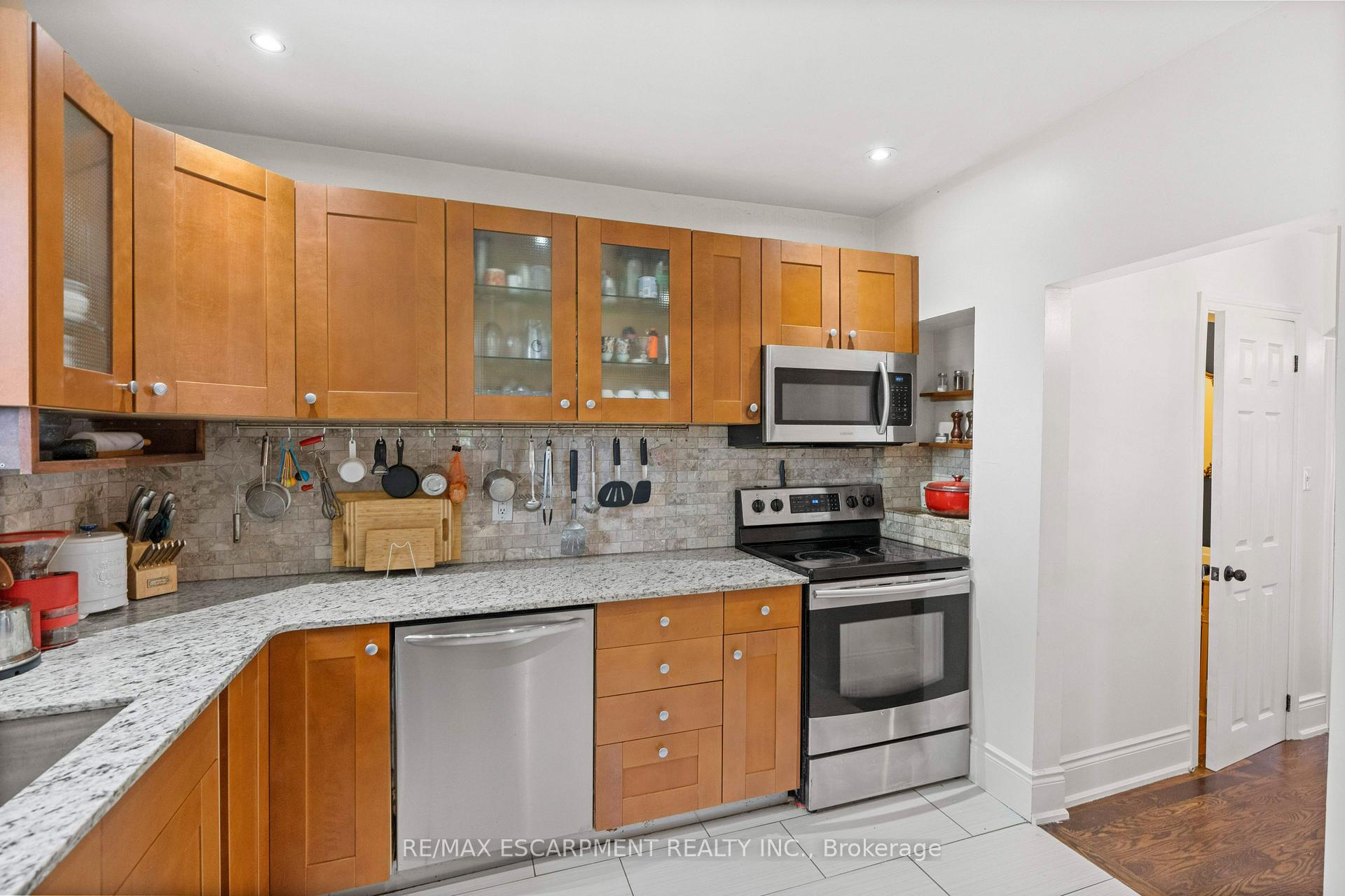 Photo 14 of 464 Herkimer Street, Hamilton, Kirkendall — HOMEH