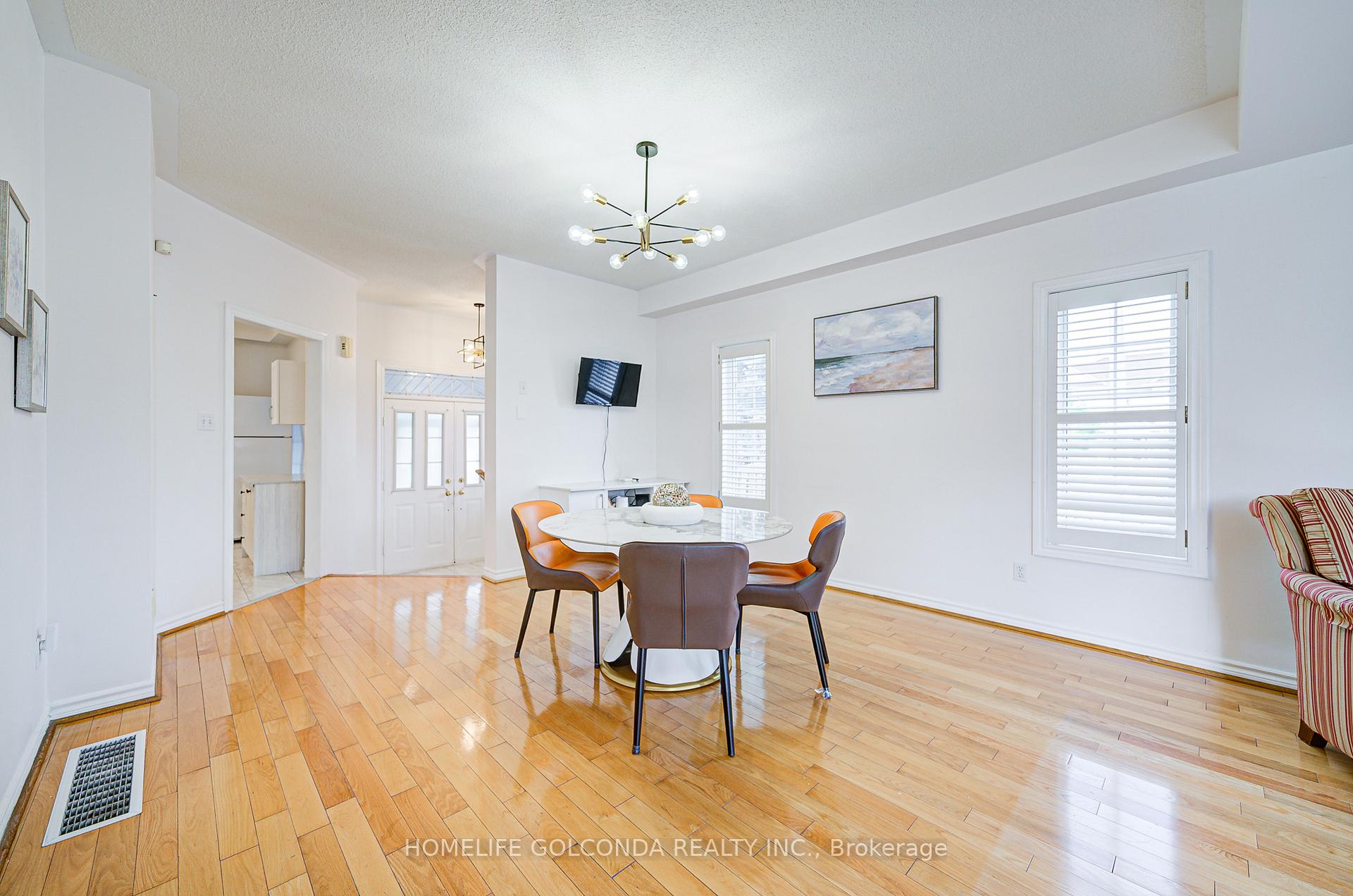 Photo 4 of 2 Eastpine Drive, Markham, Milliken Mills West — HOMEH
