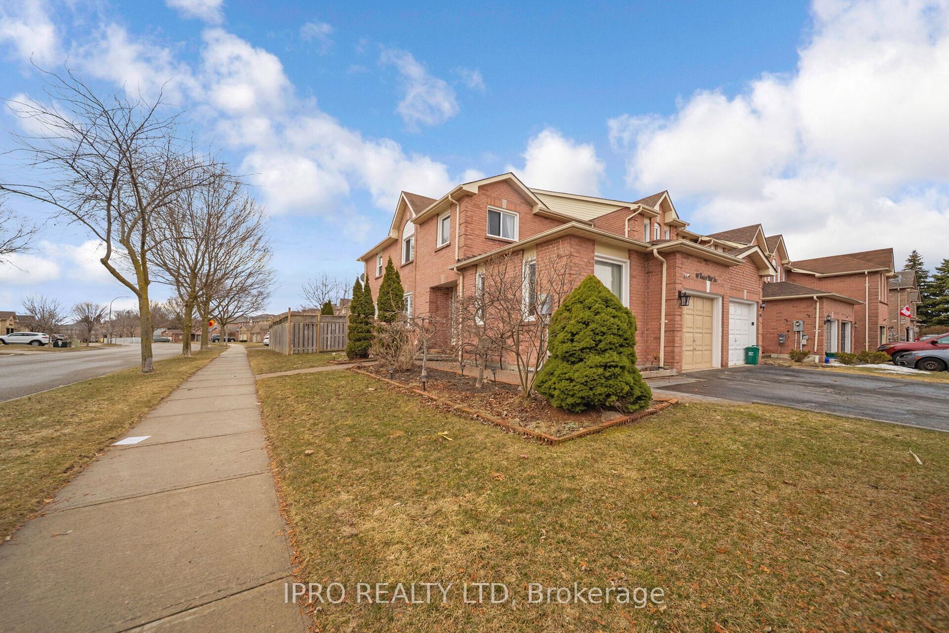Photo 5 of 101 Timber Mill Avenue, Whitby, Williamsburg — HOMEH