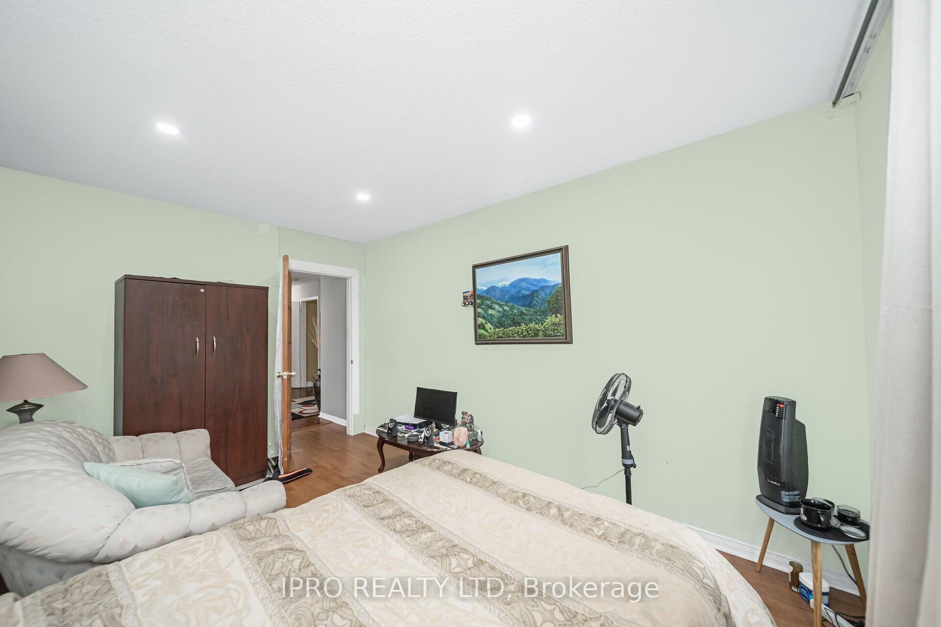 Photo 4 of 101 Timber Mill Avenue, Whitby, Williamsburg — HOMEH