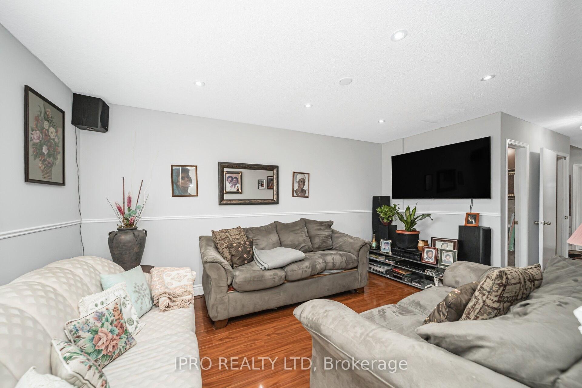 Photo 17 of 101 Timber Mill Avenue, Whitby, Williamsburg — HOMEH