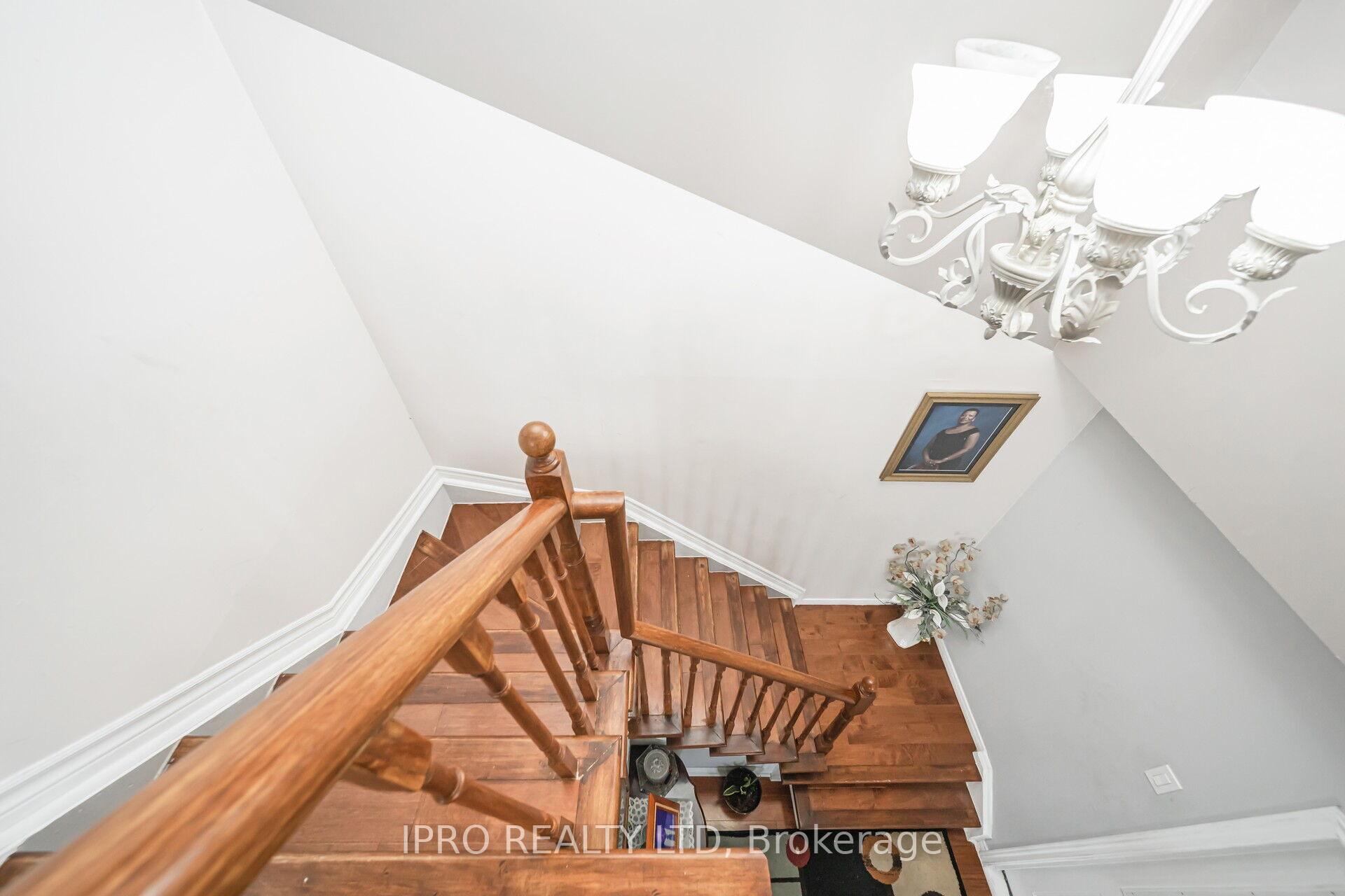 Photo 18 of 101 Timber Mill Avenue, Whitby, Williamsburg — HOMEH