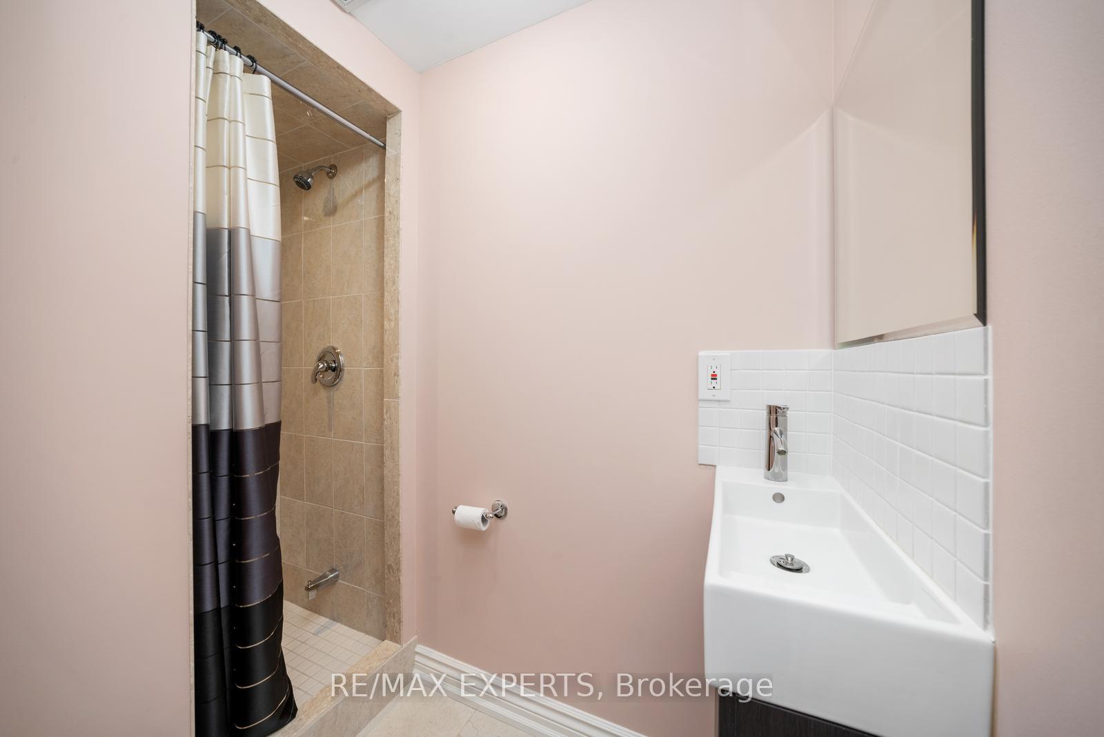 Photo 3 of 182 Alba Avenue, Vaughan, Vellore Village — HOMEH
